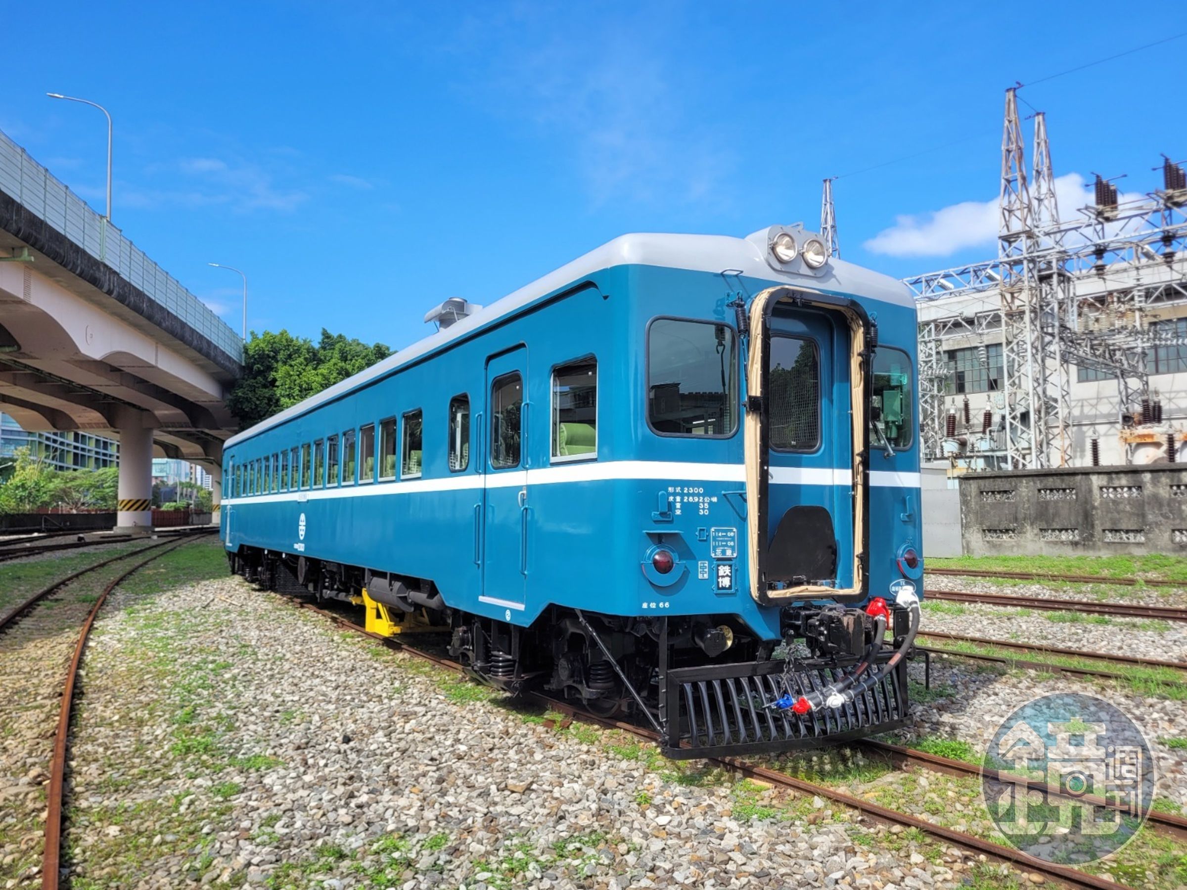 DR2303號藍皮柴油客車試乘體驗活動，能看到火車行駛在台北市區地面的風景。（文化部提供）