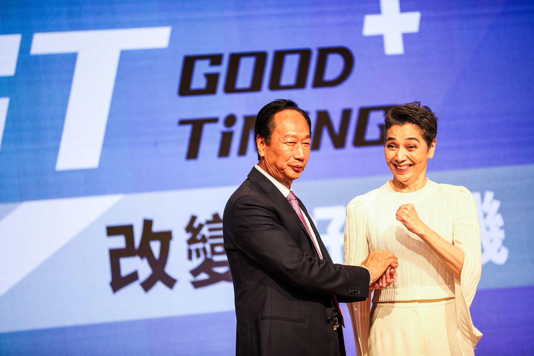 鴻海創辦人郭台銘公布副手人選是資深女演員賴佩霞。