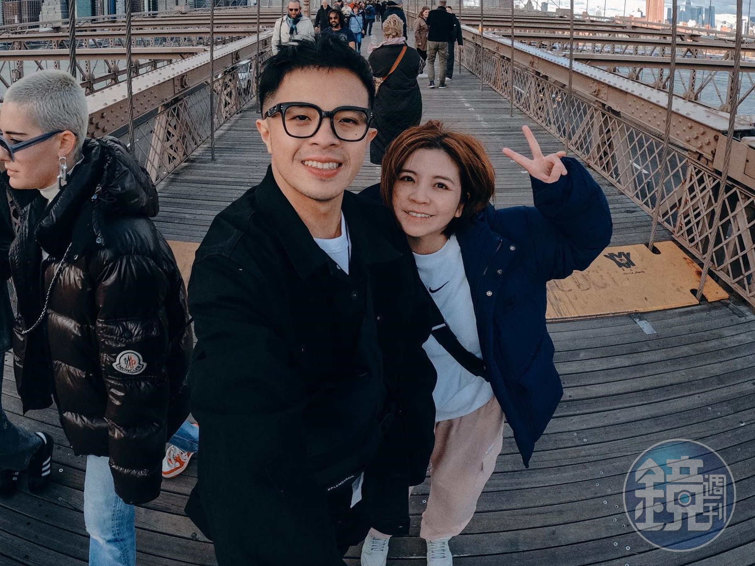 凱開(左)3年前娶回前經紀人娃娃。(翻攝自凱開臉書)
