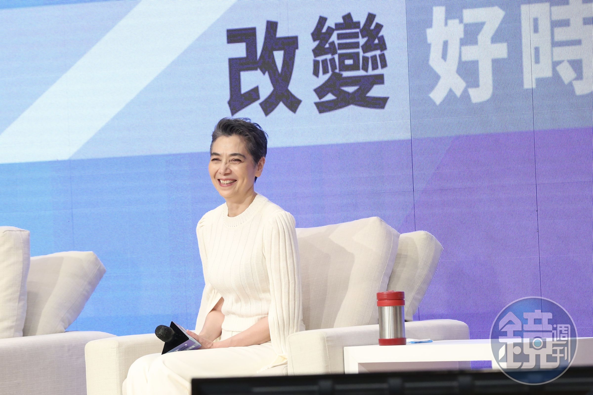 賴佩霞擔任郭台銘副手，也讓外界好奇，擁有雙重國籍的她是否會放棄美國籍，投入選戰。
