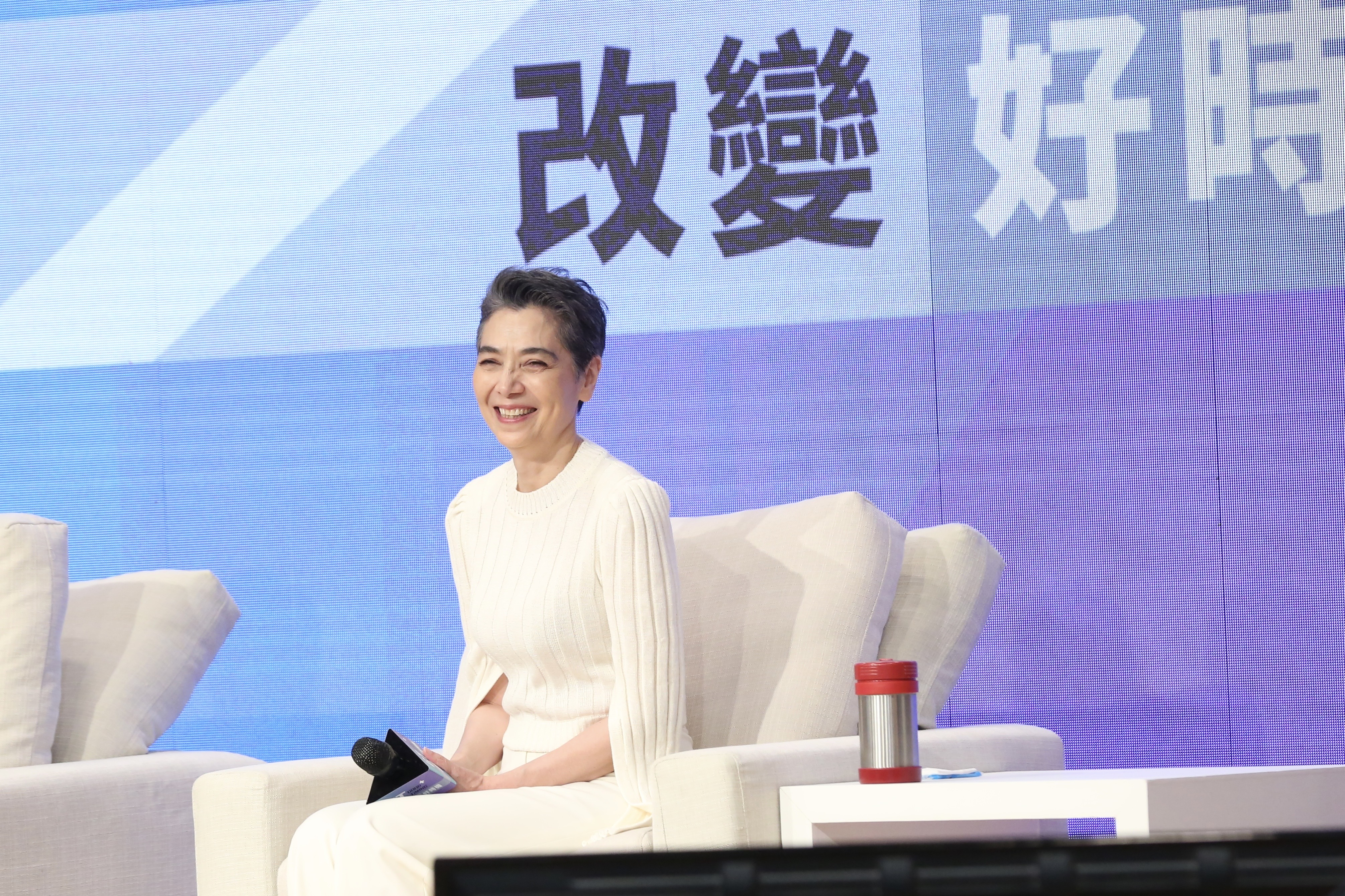 賴佩霞擔任郭台銘副手，也讓外界好奇，擁有雙重國籍的她是否會放棄美國籍，投入選戰。