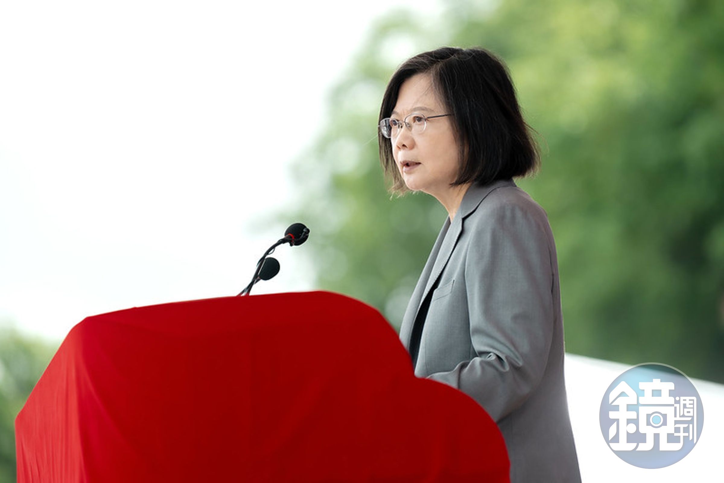 蔡英文期勉三軍士官新生成為國軍穩定力量。