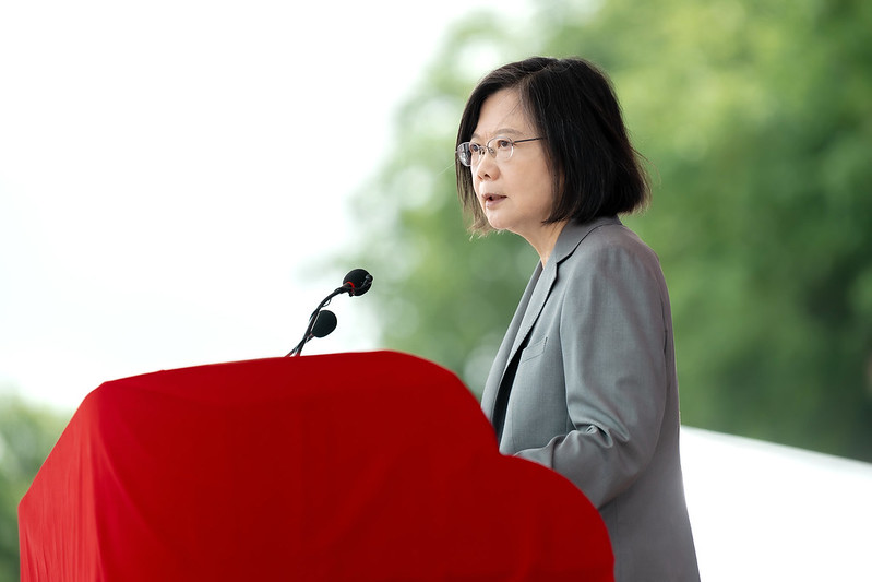 蔡英文期勉三軍士官新生成為國軍穩定力量。