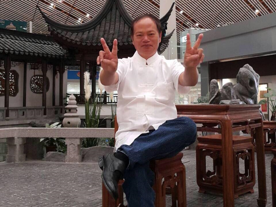 57歲男子洪添進自稱相命師，佯稱作法防乳癌子宮肌瘤性侵被害人，二審遭判22年。（翻攝自洪添進臉書）