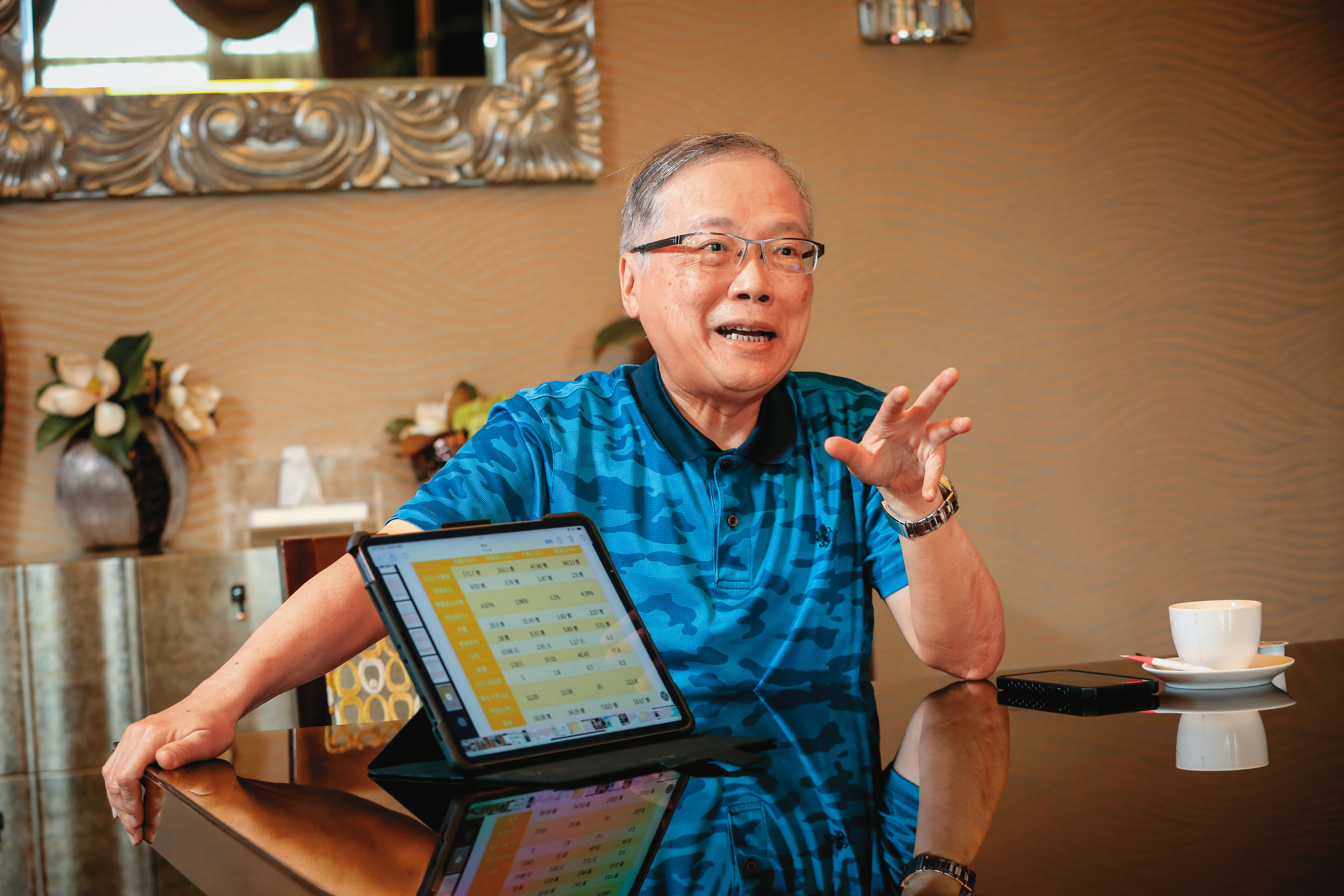 價值投資大戶傅君玉青睞金牛股，靠著長期布局金流充沛、有護城河的公司，累積可觀財富。