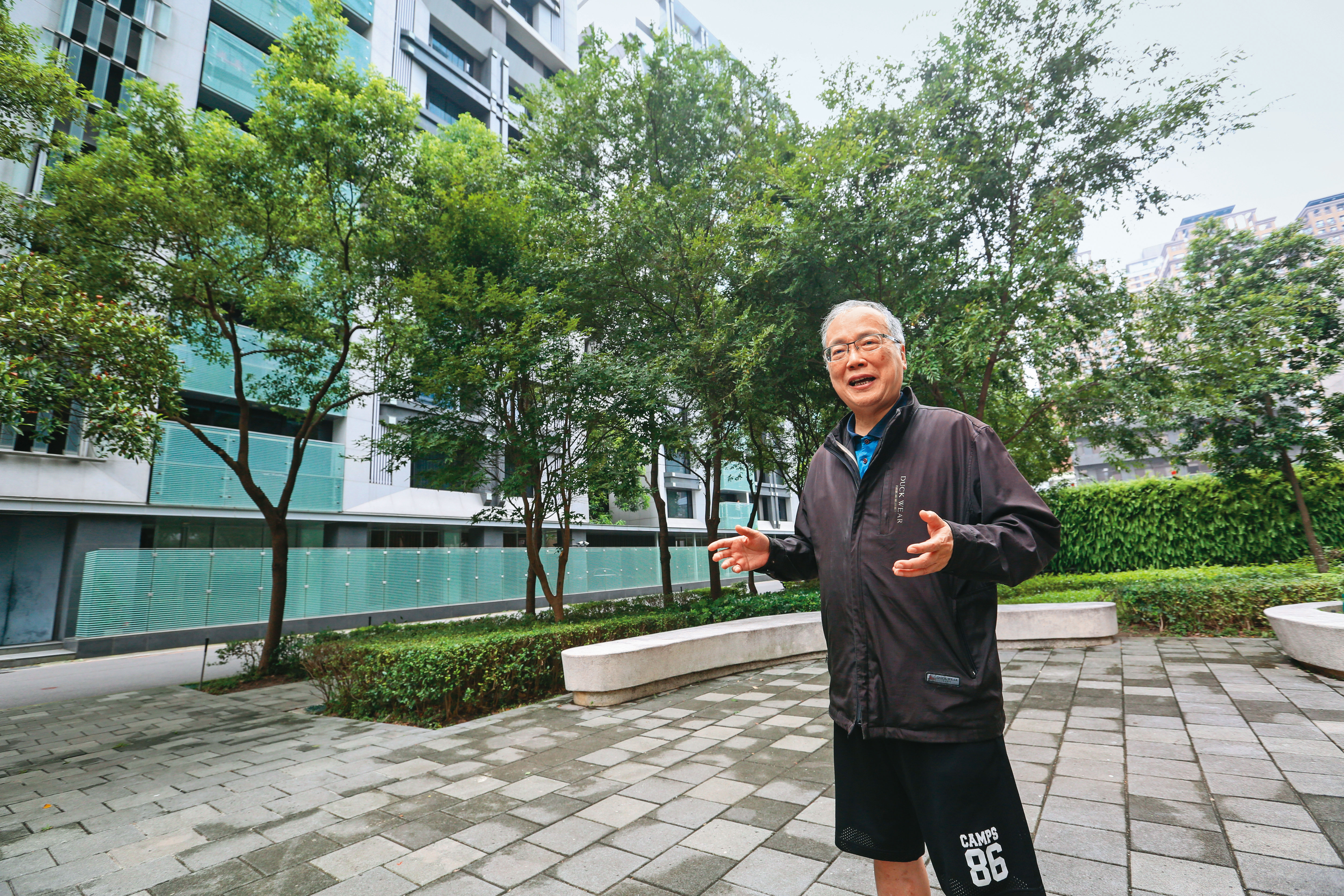 傅君玉以股息購入5戶新北新板特區頂級豪宅,靠著存股如今不但備妥豪宅足額款,手中房產總值更飆漲逾億元。