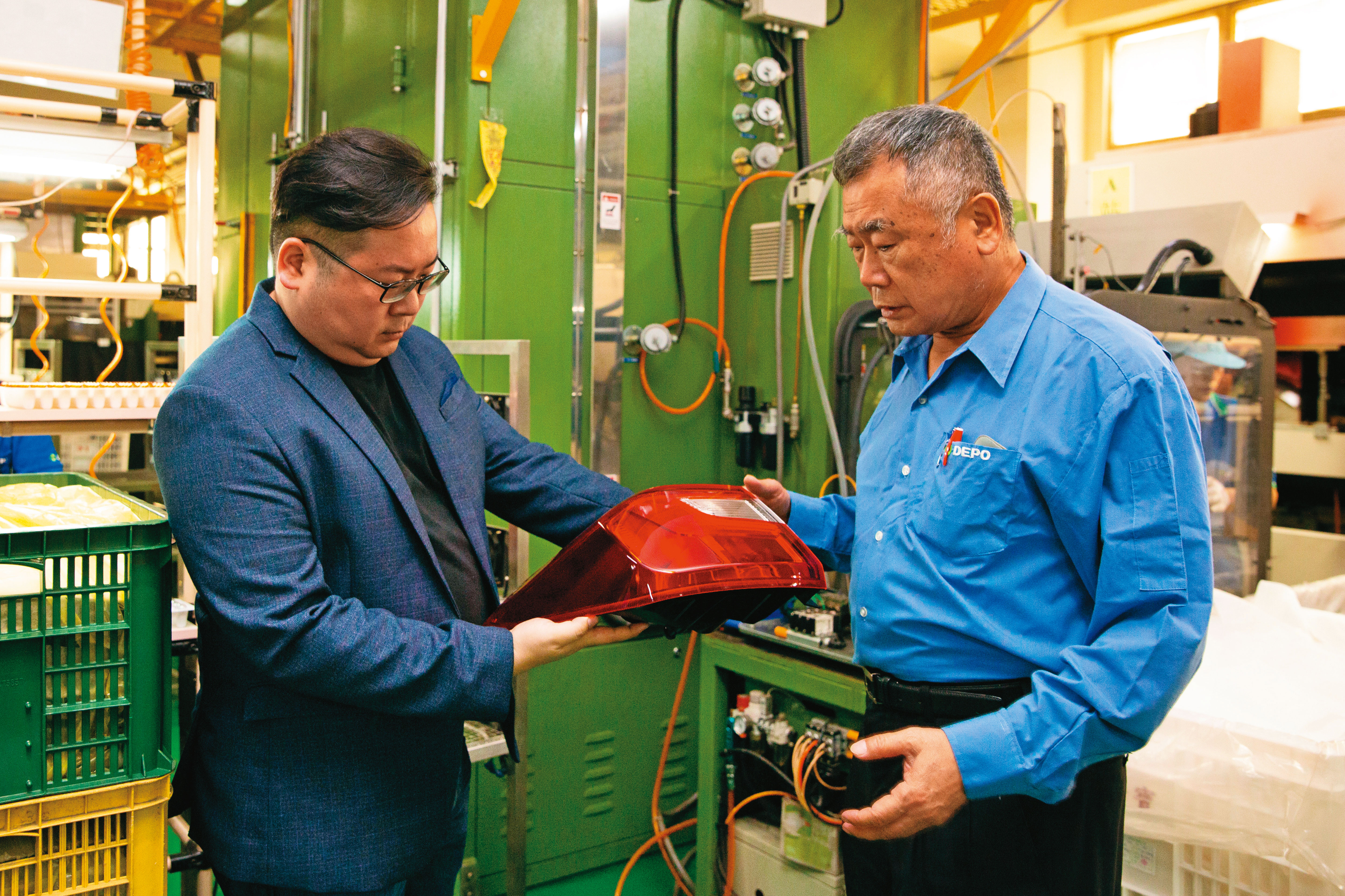 帝寶是全球車燈製造領導廠,由於市占率高,品質好,深受傅君玉喜愛。右為帝寶執行長許敘銘。