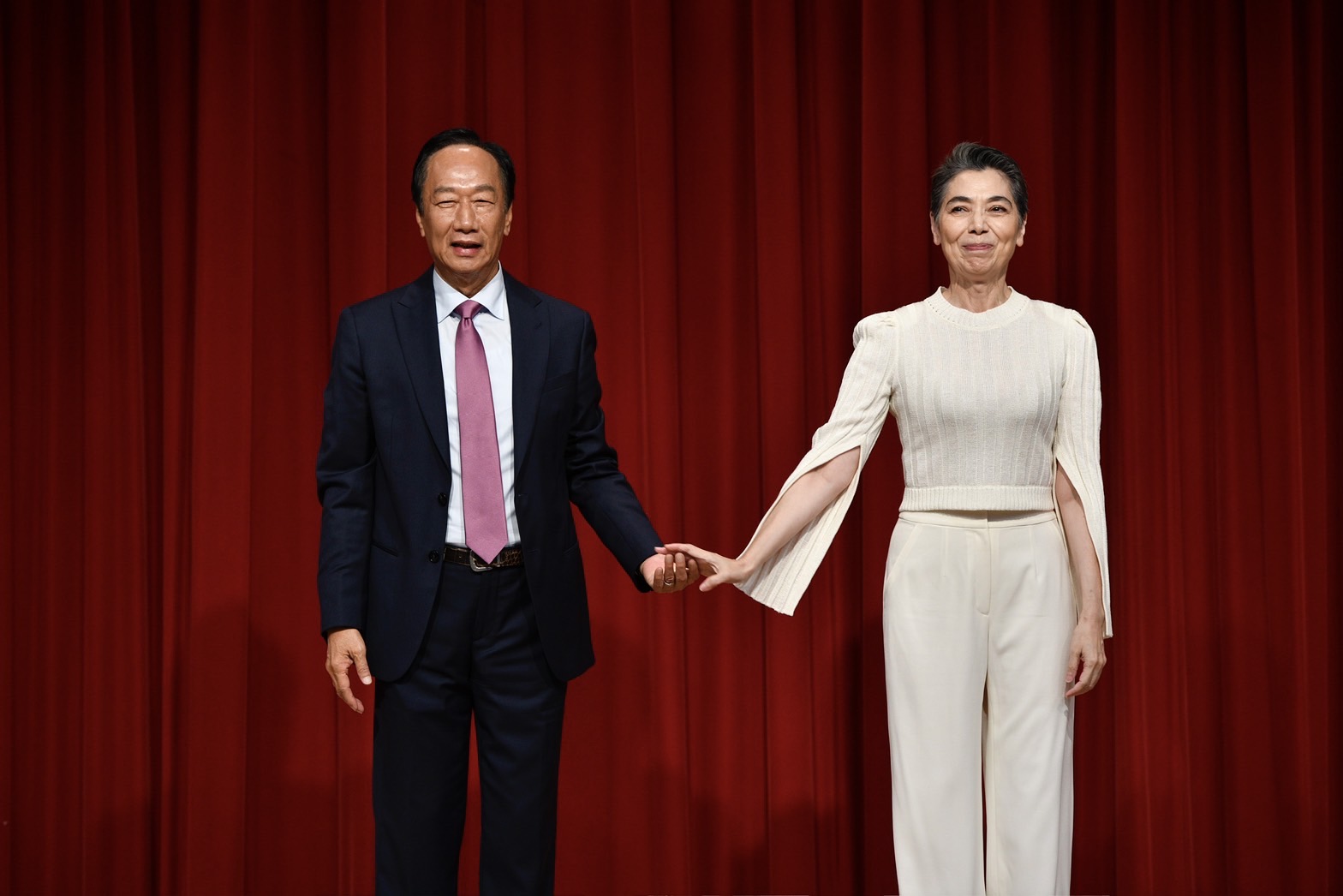 郭台銘宣布退出2024總統大選，副手賴佩霞也在臉書發聲。