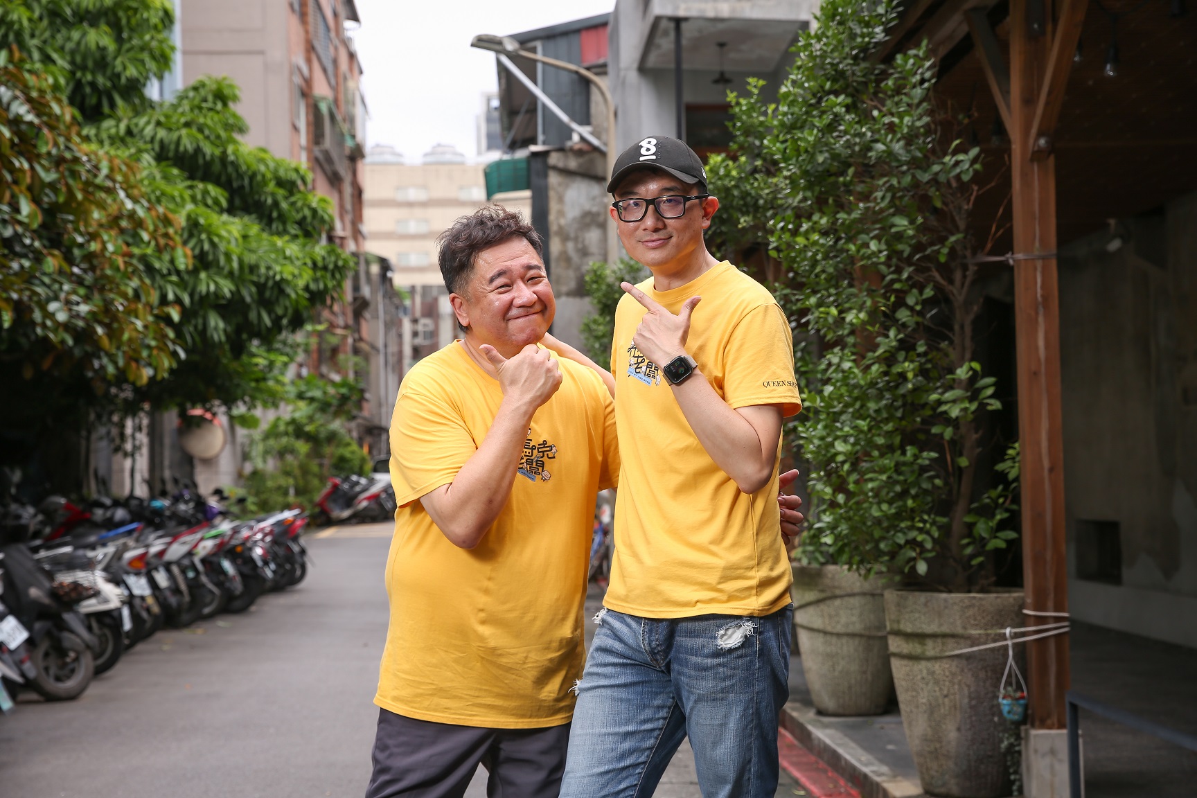 《我是馬克》作者馬克（右）開心與導演瞿友寧（左）合作，將漫畫搬上大銀幕。