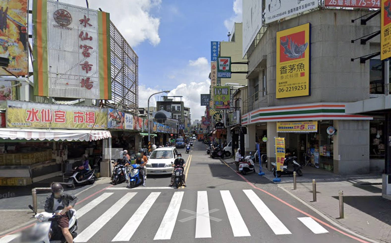 台南水仙宮市場附近常有人隨地便溺，原以為是街友，未料一查竟是附近住戶拉的。（翻攝自Google Maps）