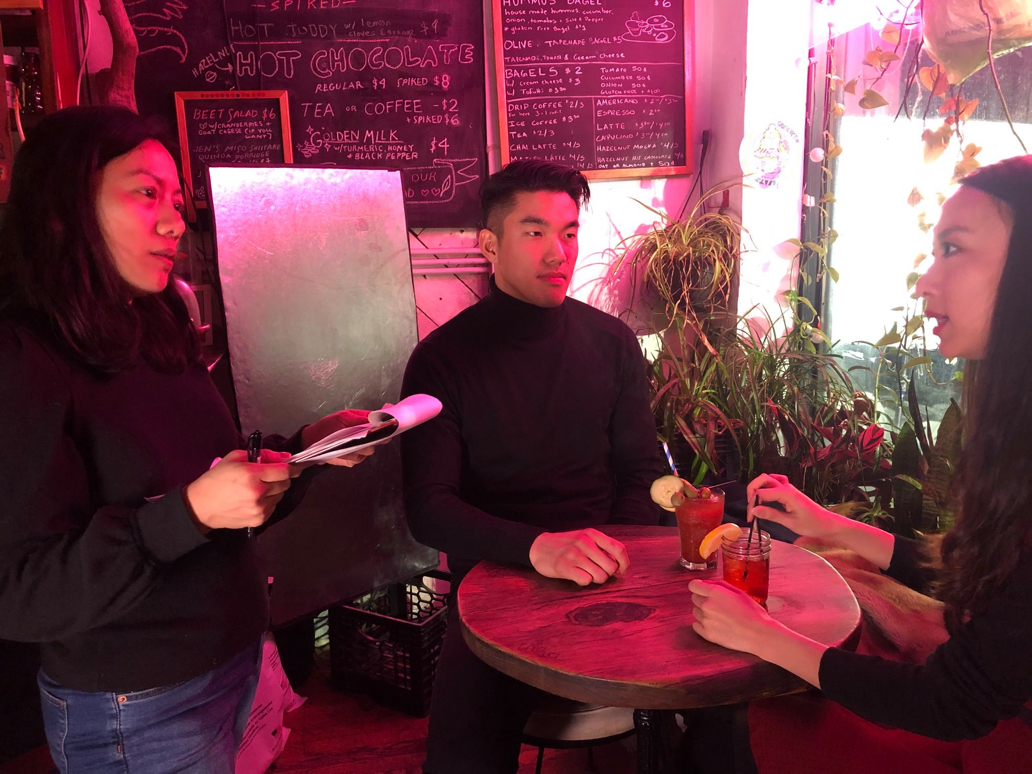 俞聖儀（左）在紐約工作之餘仍堅持創作，幾年前拍攝短片，再據此發展為長片。（俞聖儀提供）