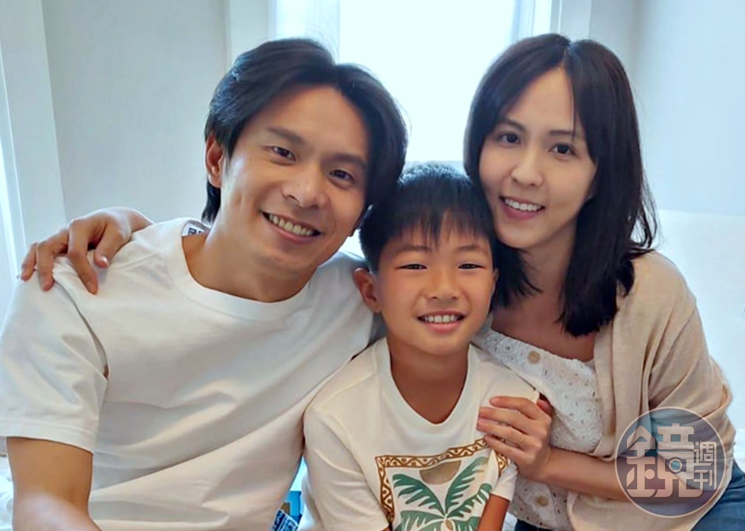 姚淳耀(左)和魏蔓(右)演出夫妻,和飾演兒子的小演員(中)戲外相處融洽。(滿滿額娛樂提供)