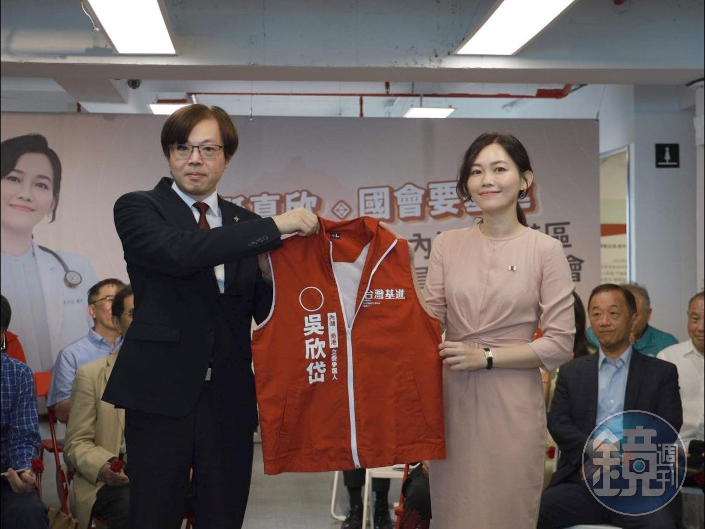 台灣基進黨今正式提名吳欣岱（右）參選台北市港湖立委。（翻攝自吳欣岱臉書）