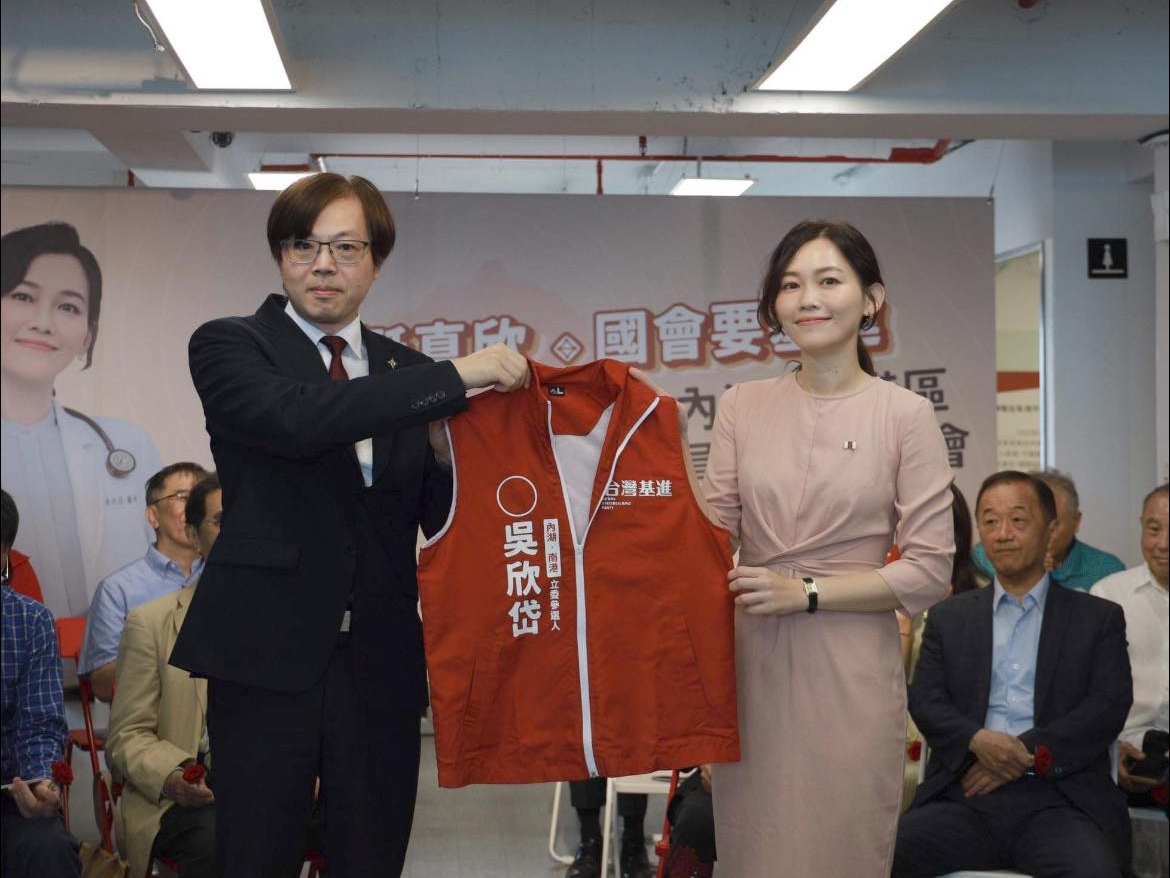 台灣基進黨今正式提名吳欣岱（右）參選台北市港湖立委。（翻攝自吳欣岱臉書）