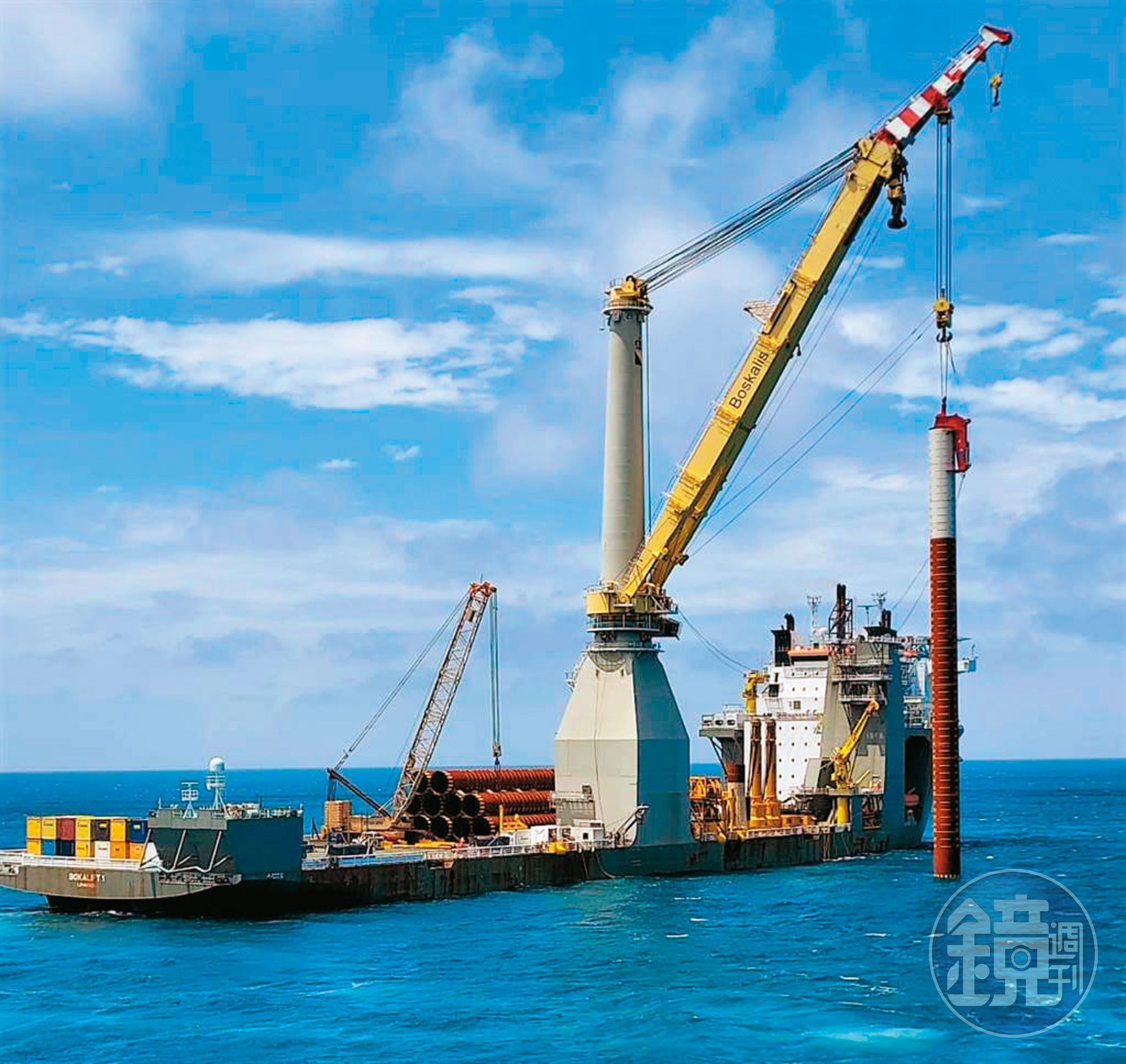 世紀鋼在彰化外海協助建立離岸風場的水下基樁安裝。(伯威海事提供)
