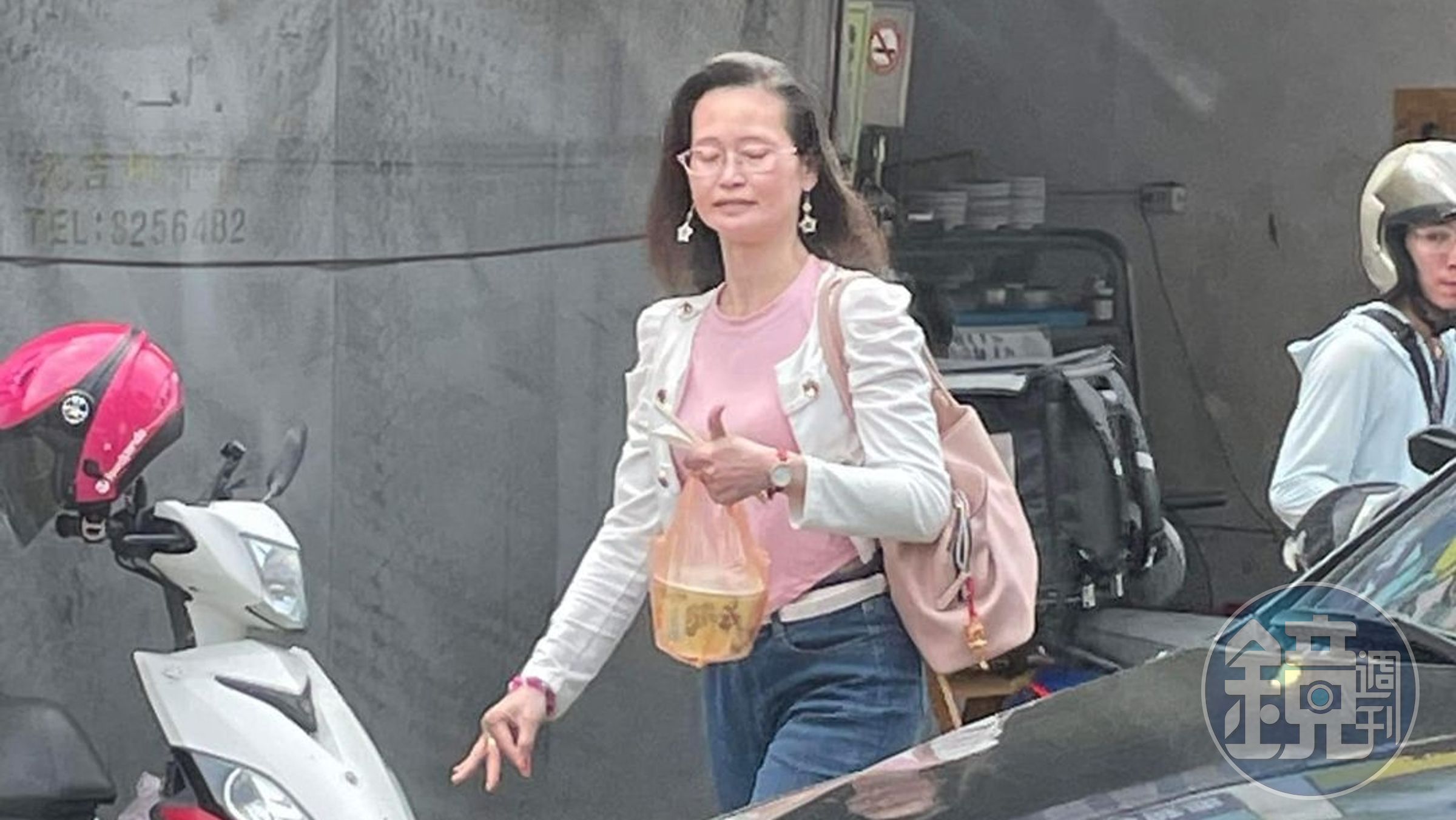 慧慈現身桃園街頭，網友大讚都沒有變。（翻攝自●【爆廢公社】●臉書）