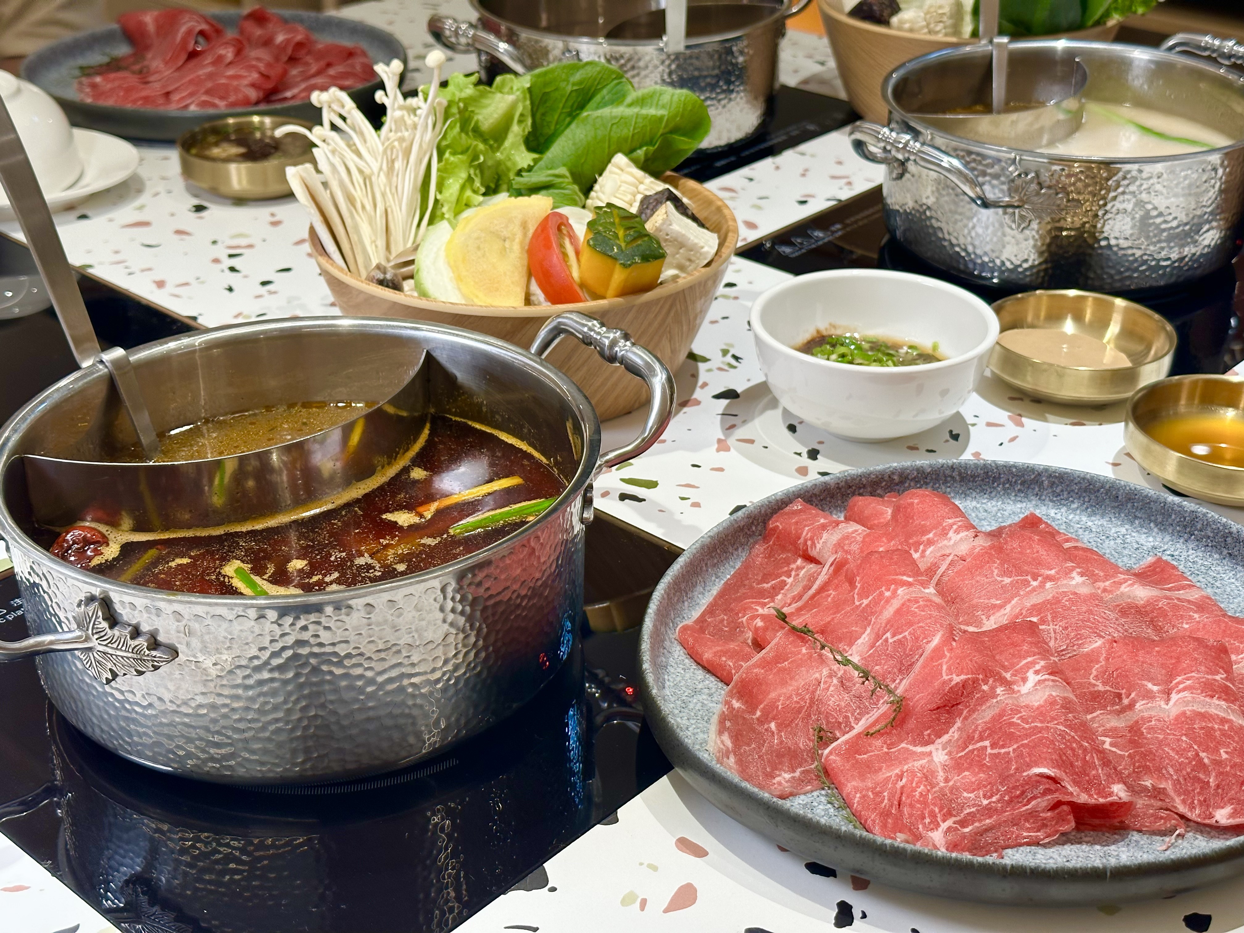 「人氣牛肉套餐」美國Choice級牛板腱口感柔嫩甜美。（499元／份）