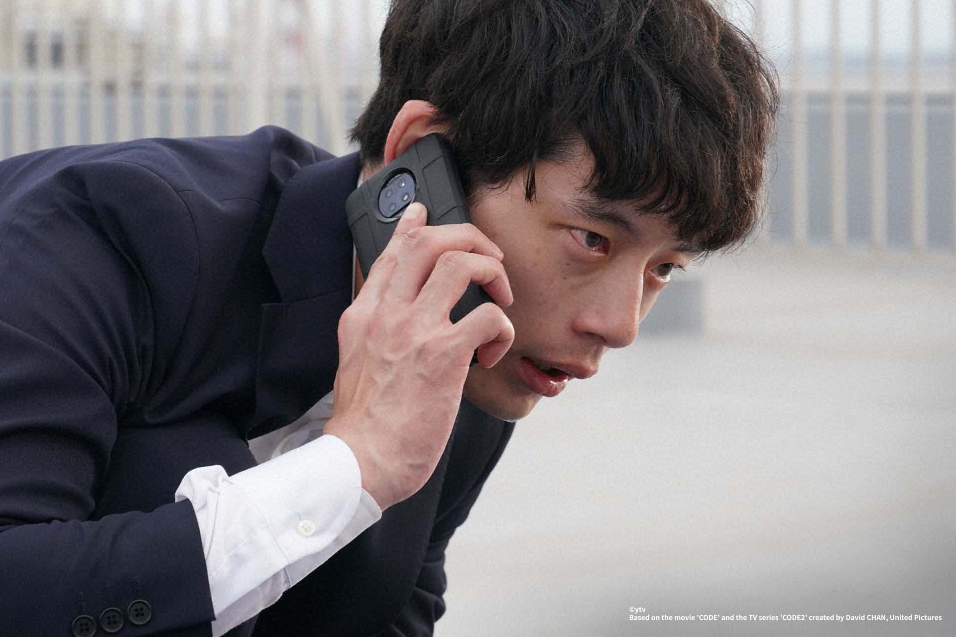 日劇《CODE—願望的代價》劇組為主角坂口健太郎縮減拍攝期，他也展現敬業精神在短時間內消化台詞與動作戲。（原創娛樂提供）