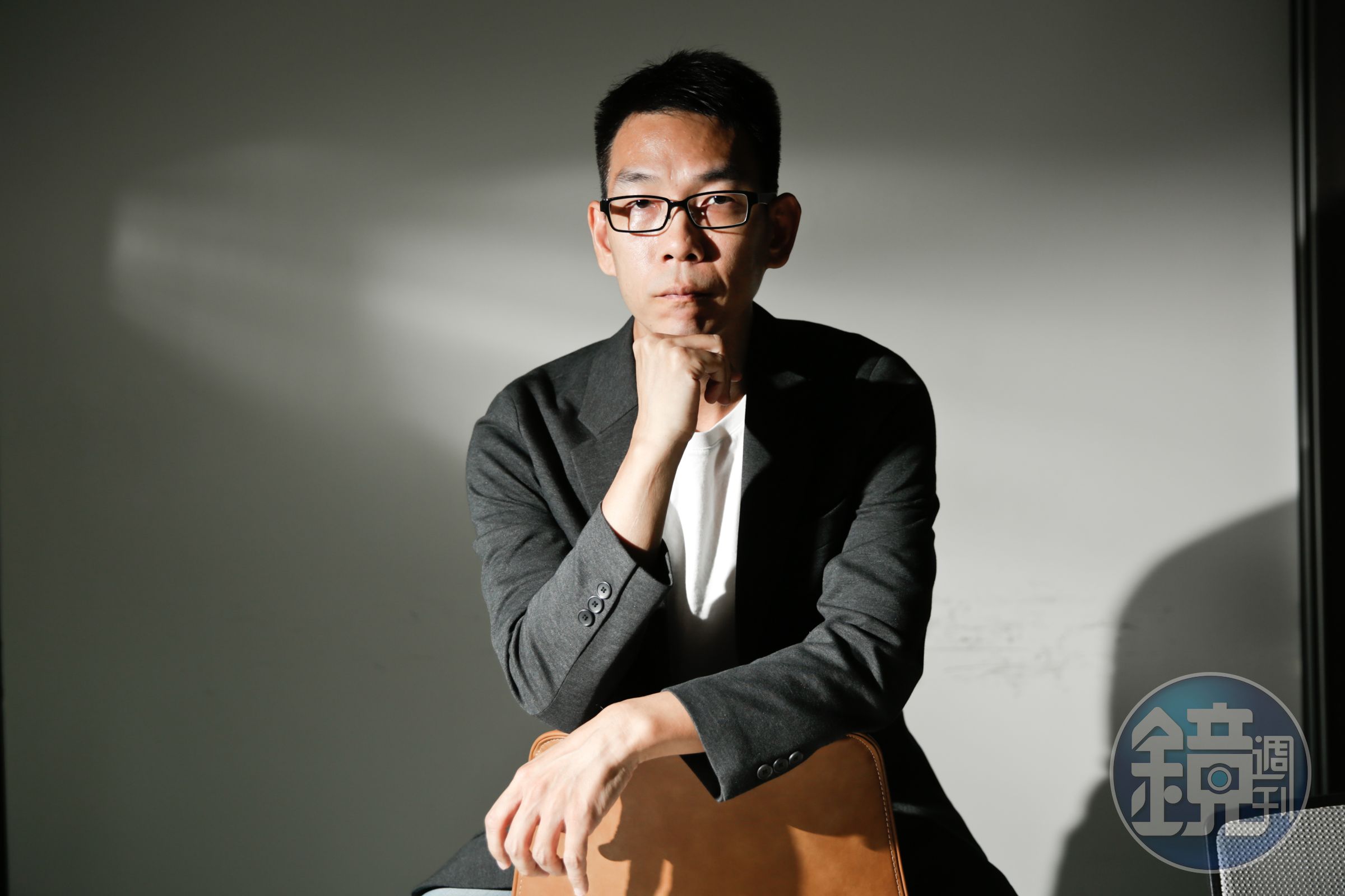 導演詹大為製作《CODE》不輕易妥協,求好心切的他甚至自己睡在特效公司盯進度。