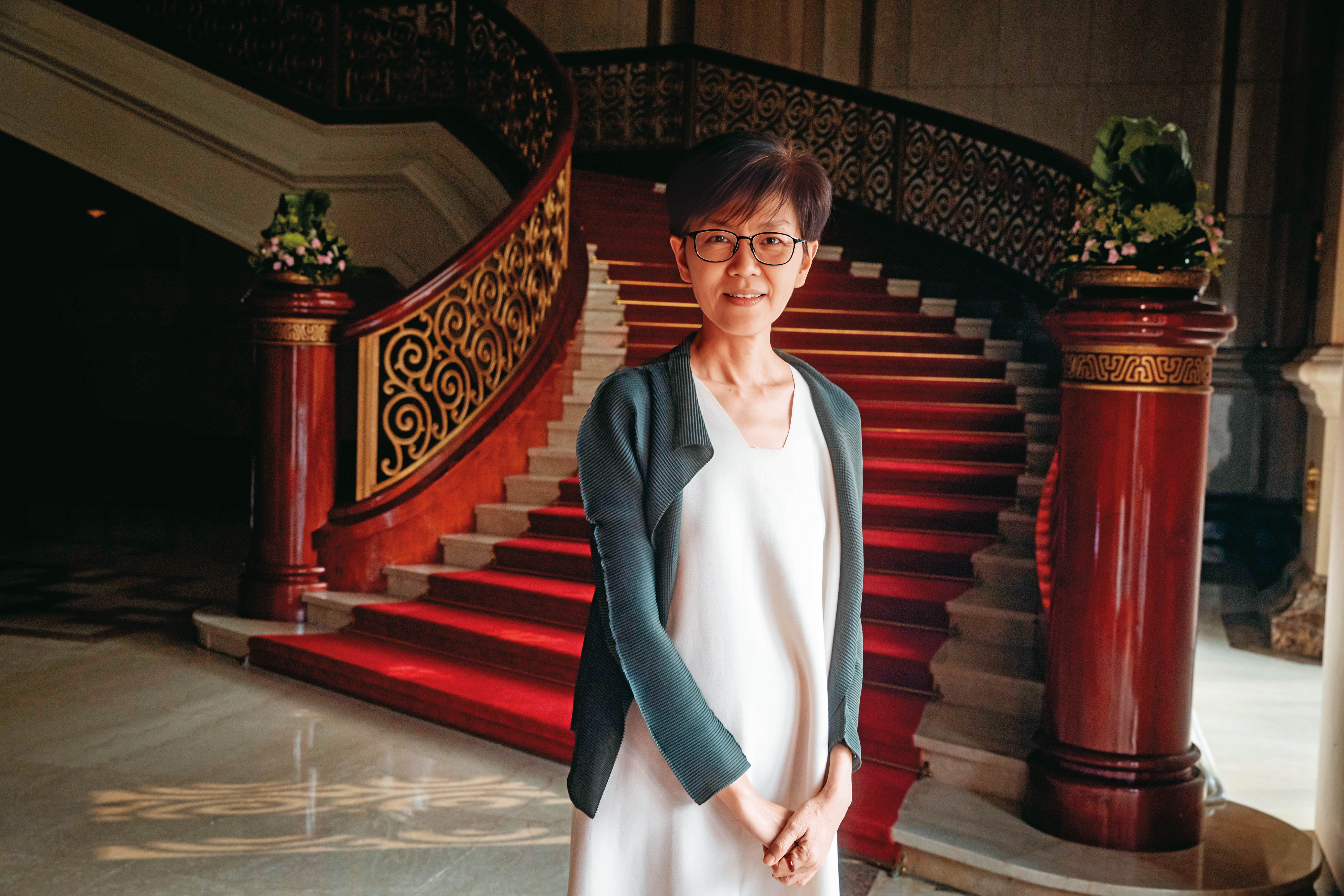 兩廳院藝術總監劉怡汝表示觀賞背靠背劇團的演出，不需要任何支持障礙者、慈善的觀點，只要帶著欣賞藝術的角度即可。