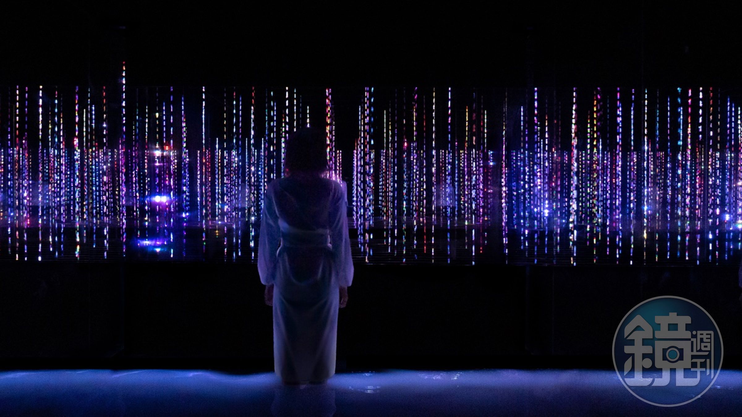 全的新互動式燈光裝置《生命是轉瞬即逝的光的結晶EPHEMERAL SOLIDIFIED LIGHT》。(teamLab Planets TOKYO DM提供)