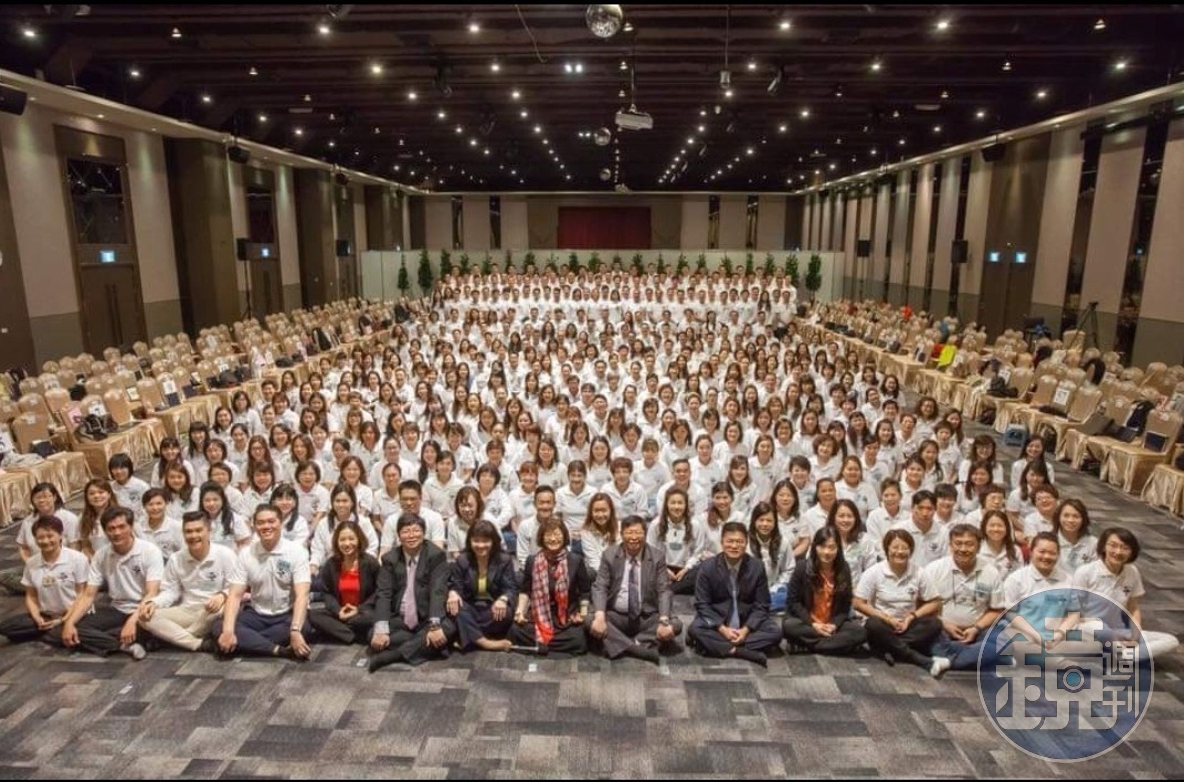 該公司開班協助學員了解自我、提升心靈,學員數眾多。(讀者提供)