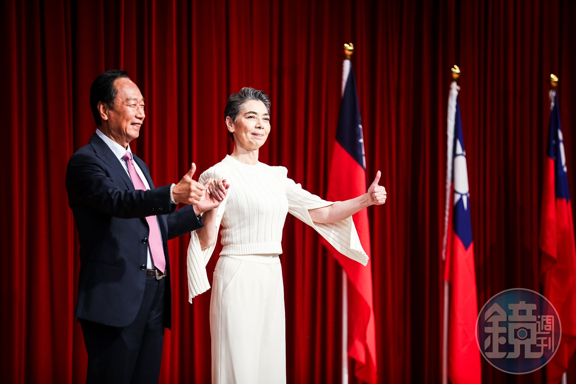 賴佩霞成為郭台銘副總統搭檔後,雙重國籍的問題浮上檯面,不過賴今po文宣布,昨天已啟動放棄美國國籍的正式程序。