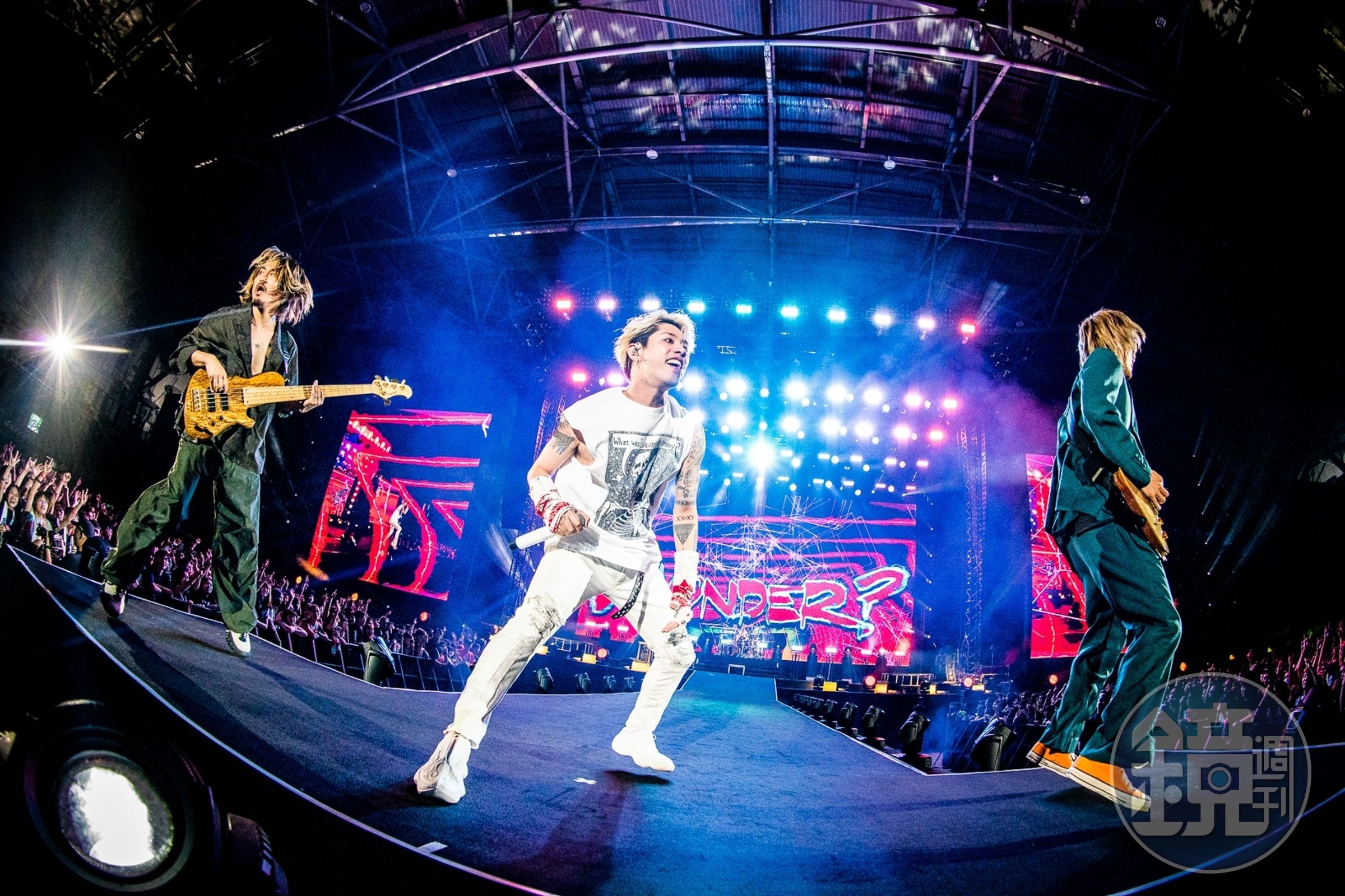 日本搖滾天團「ONE OK ROCK」週六日在台北南港展覽館開唱，嗨翻3萬歌迷。（Rui Hashimoto、雅慕斯娛樂、必應創造 B'in Live提供）