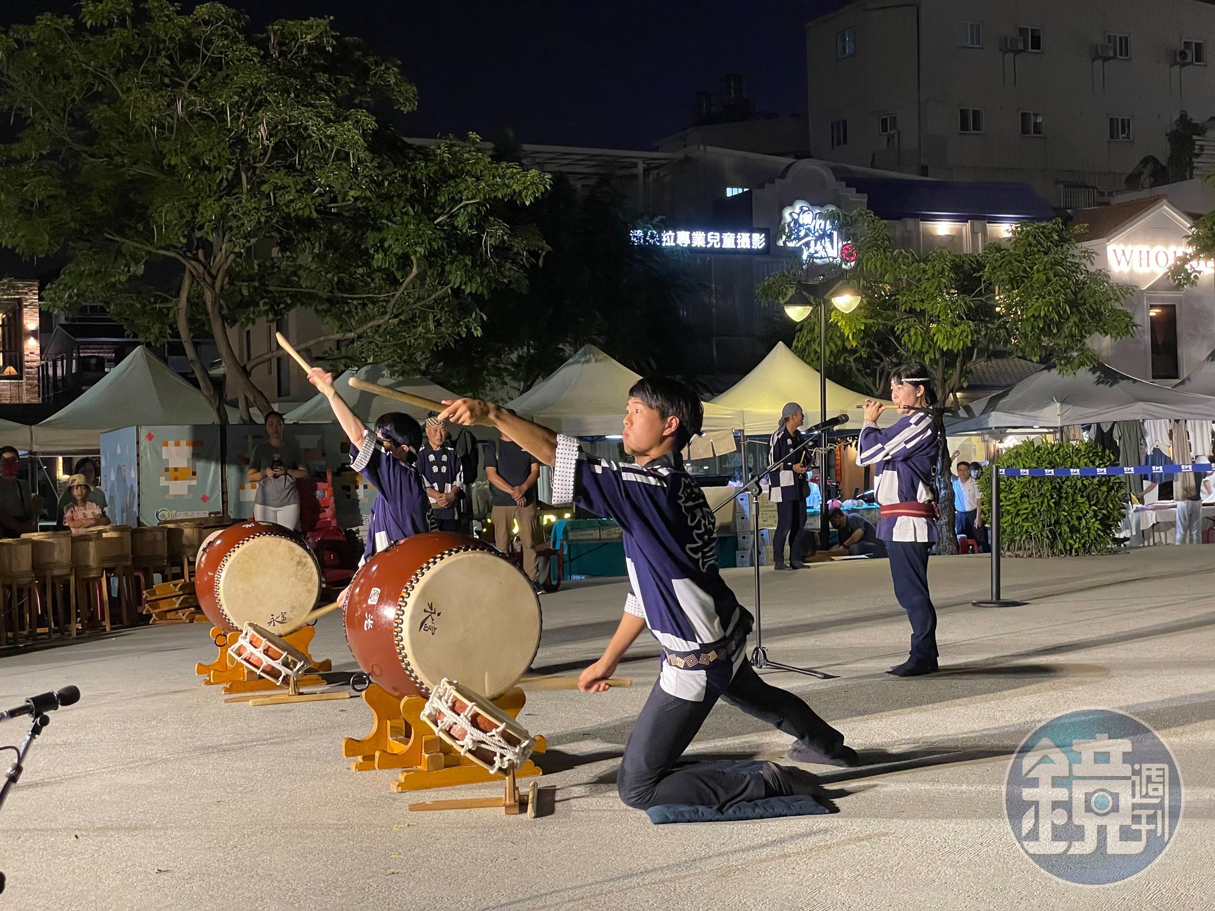 來自日本的「和太鼓祭音」昨天在美術園道演出，600市民參與此一藝術饗宴。（讀者提供）