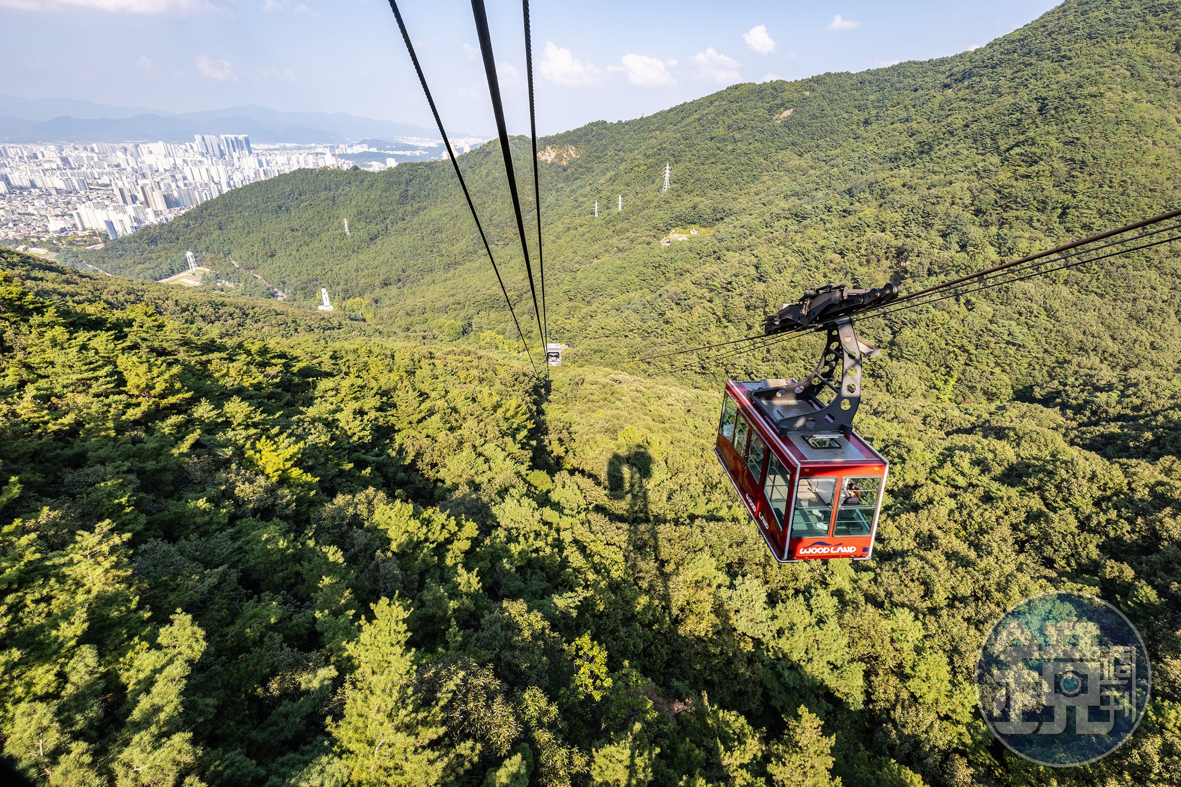 前往韓國大邱，推薦位於市區南邊的「前山纜車」，不僅可將纜車沿途風景盡收眼底，春、秋兩季也是欣賞櫻花與紅葉的人氣景點。