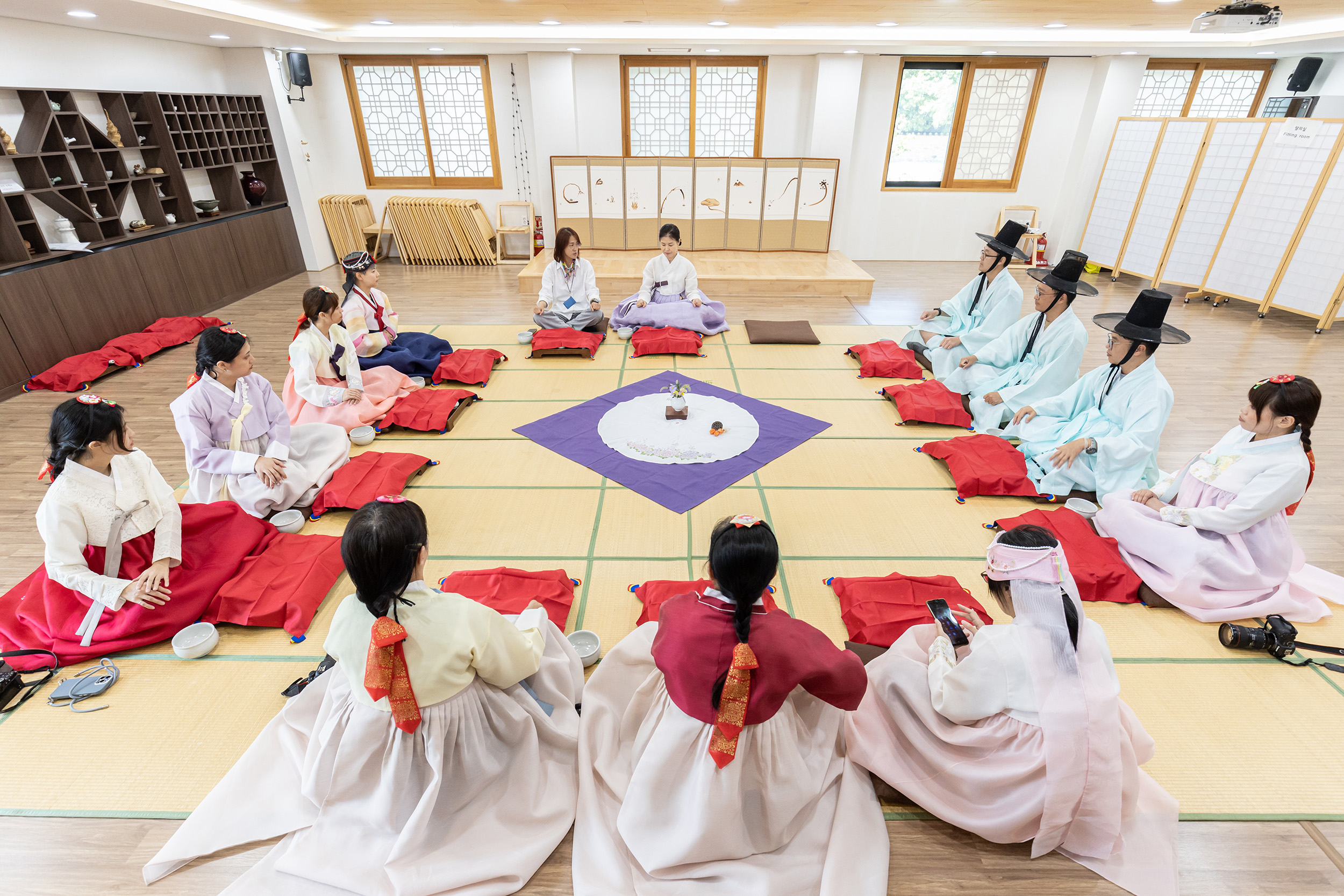 來到大邱很推薦造訪「慕明齋韓國傳統文化體驗館」，可參加韓服與茶禮體驗，感受韓國人的傳統禮儀。