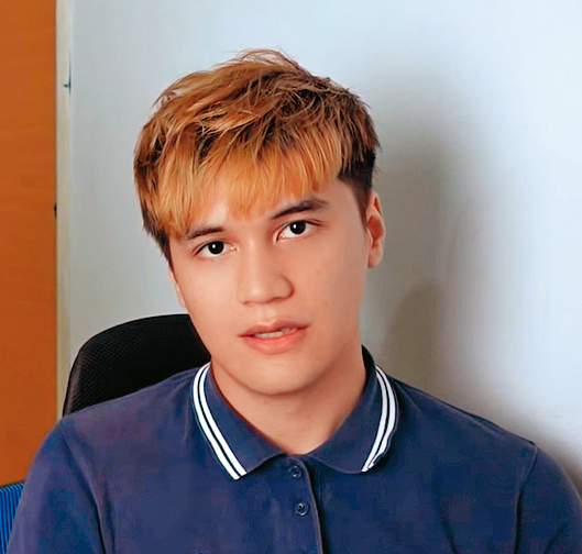 茶A先前曾和朋友組成YouTuber團體「SorryBoner」,之後因成員翻臉而解散。(翻攝Teaa liveHD YouTube)