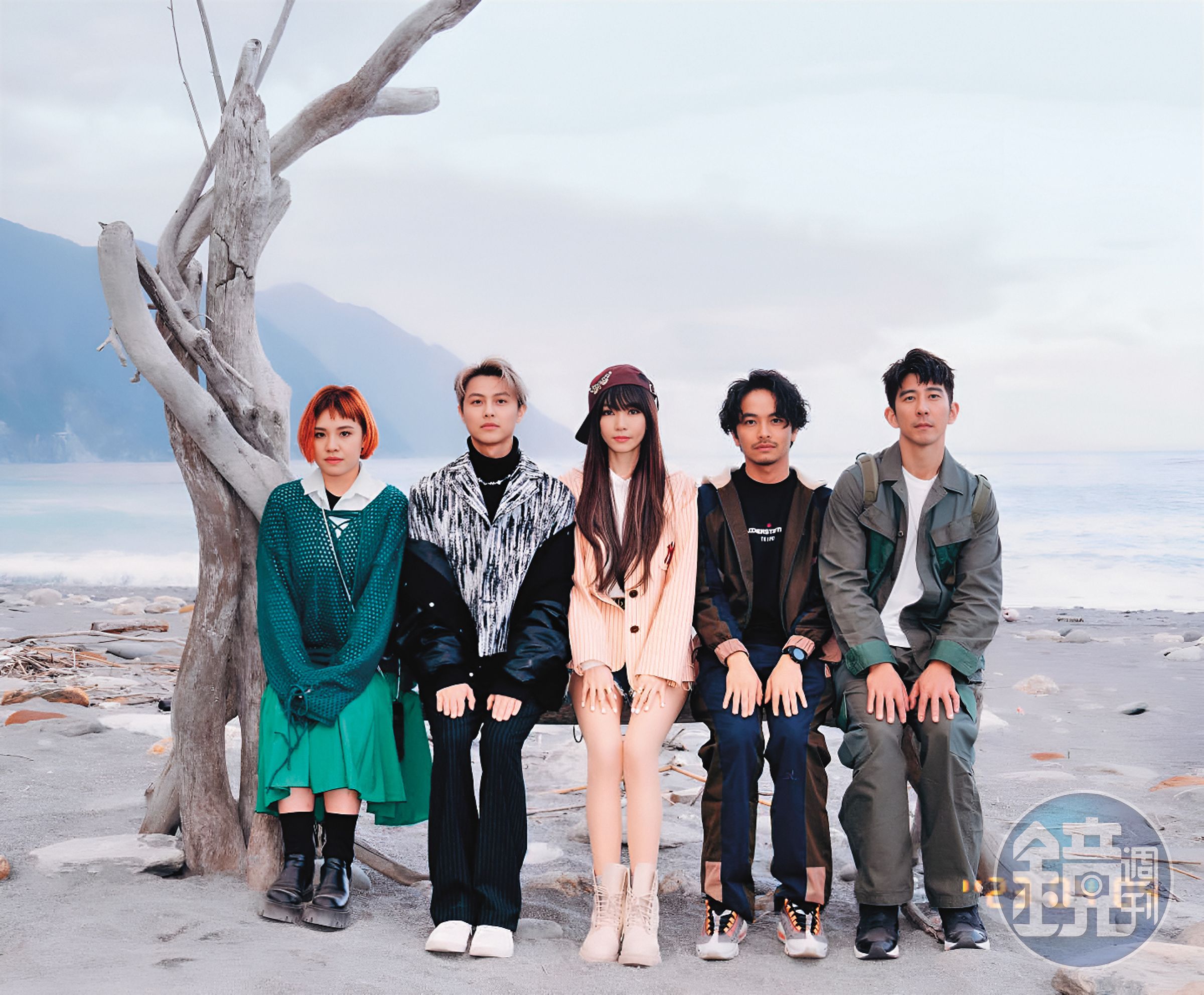 王子（左二）今年參與TVBS《來吧！營業中》第二季「星之沙龍」，多次展現個人魅力。 （翻攝自王子IG）