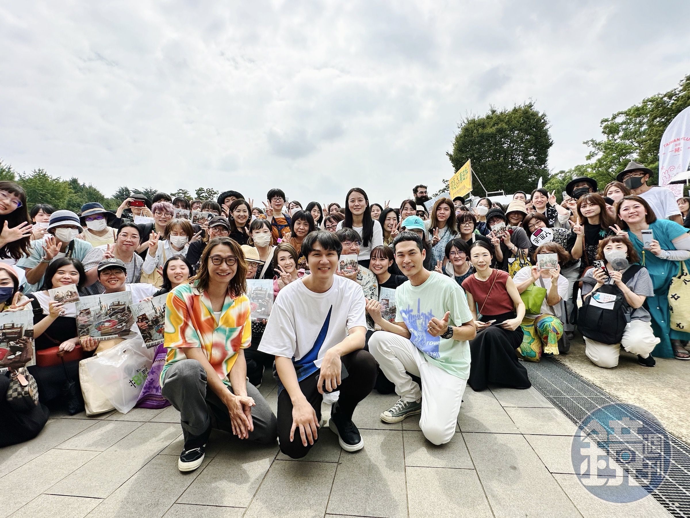 宇宙人日本辦簽名會，與上百位日本宙友相見歡。（相信音樂提供）