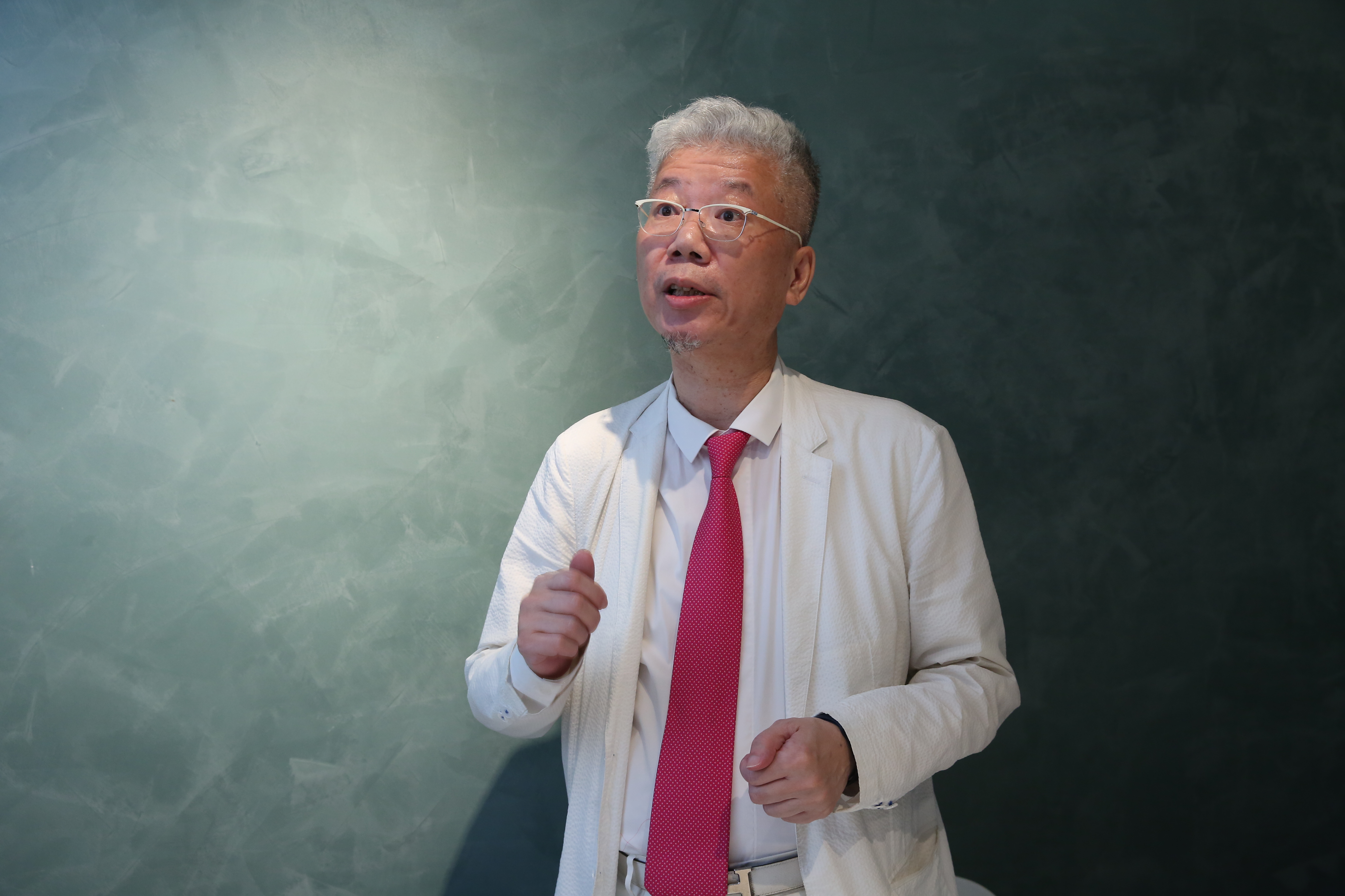 精神科名醫李光輝認為，代理孕母合法與否也是兩性問題的一大爭議。（本刊資料照）