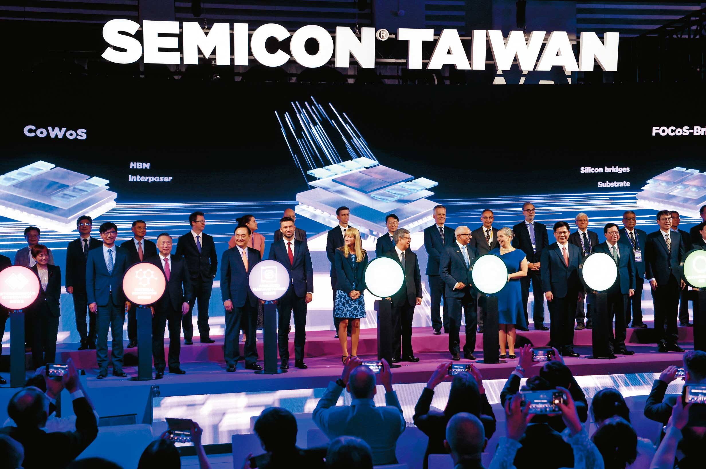 AI浪潮下，各家科技大廠爭搶傳輸效能更佳、成本更低的CoWoS封裝產能。