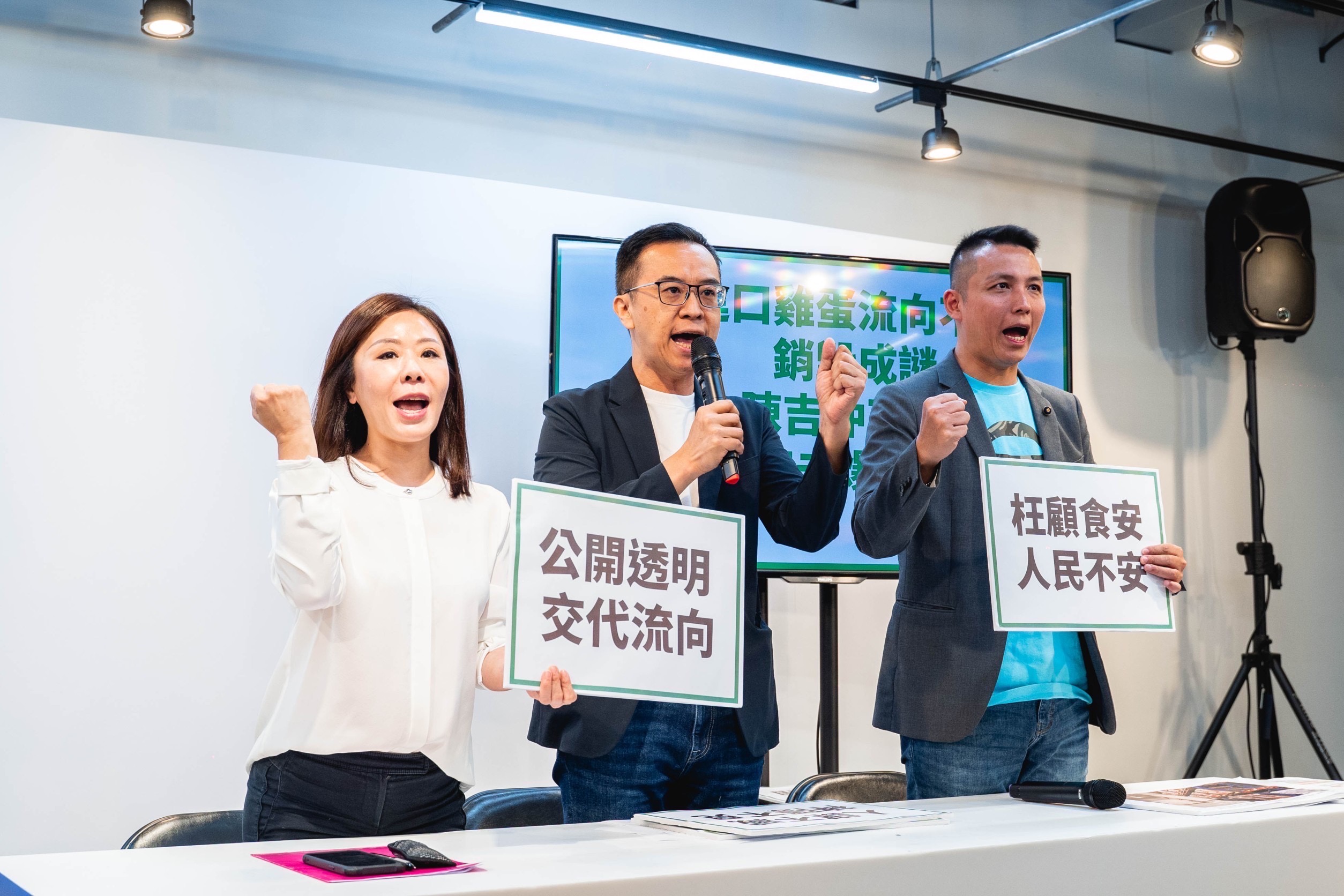 侯競辦上午由發言人黃子哲、國民黨立委參選人李彥秀、新北市議員陳偉杰,召開記者會批陳吉仲是「三低部長」。(侯友宜競選辦公室提供)