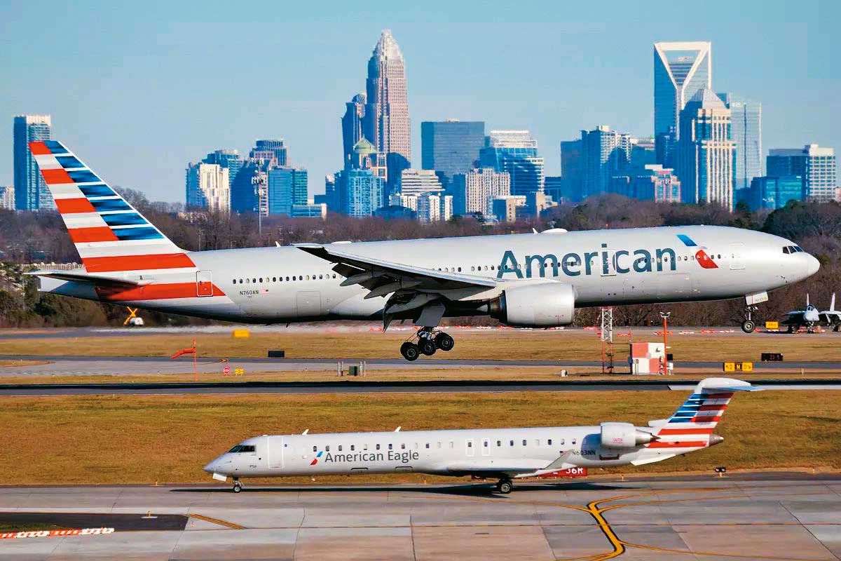 近期美國航空、達美航空、西南航空等，因市場競爭、燃油及人事成本上升調降財測。（翻攝American Airlines臉書）