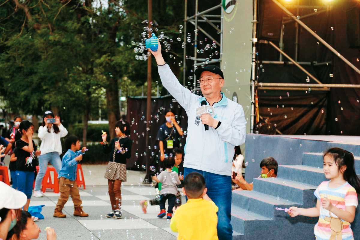 剛下台的前新竹市文化局長錢康明（圖），在臉書爆料新竹市長高虹安男友李忠庭干政。（新竹市文化局提供）