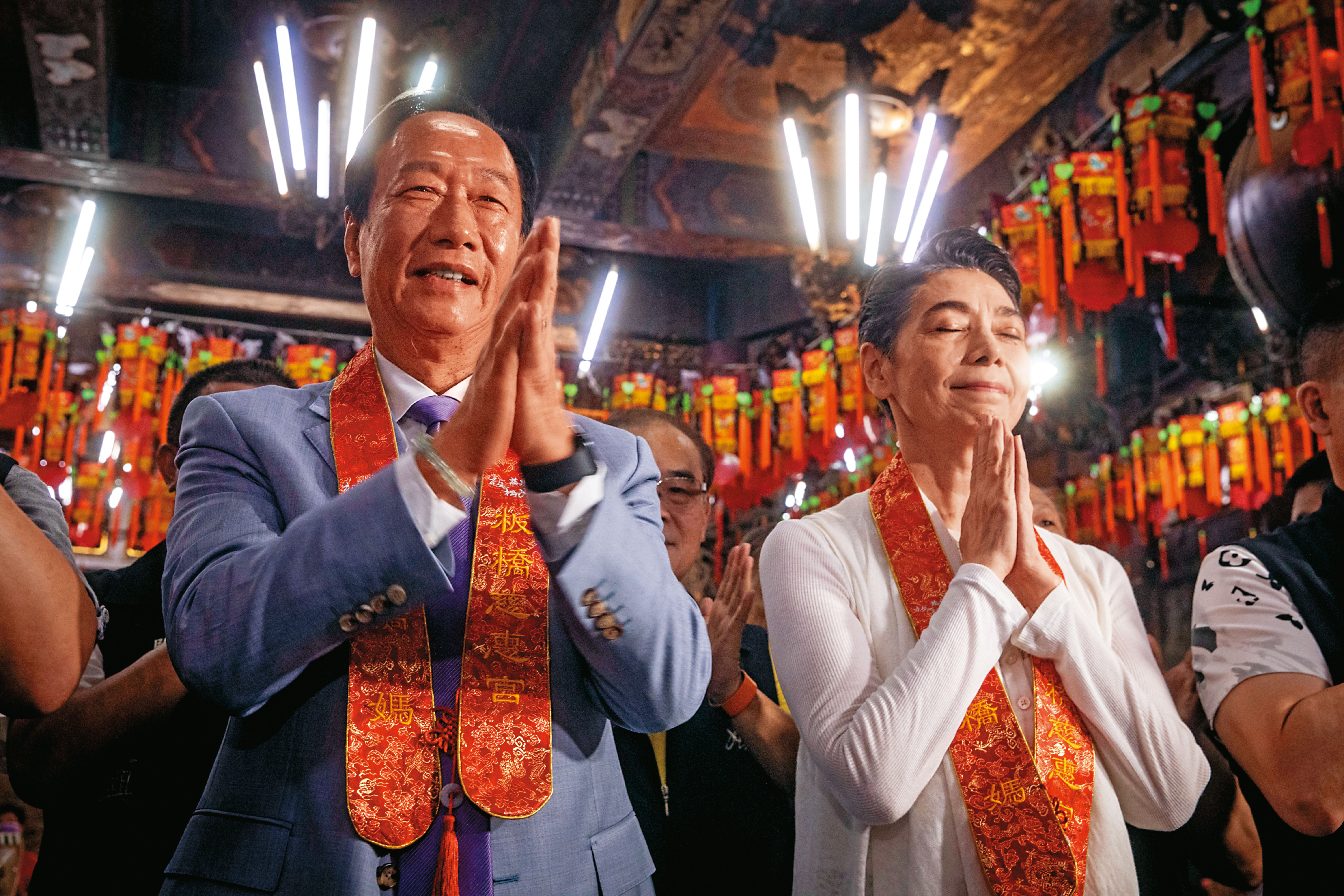 儘管郭台銘（左）找上賴佩霞（右）擔任副手，但郭陣營又說賴可「隨時退出」，此番言論被政壇認為恐影響民眾連署意願。