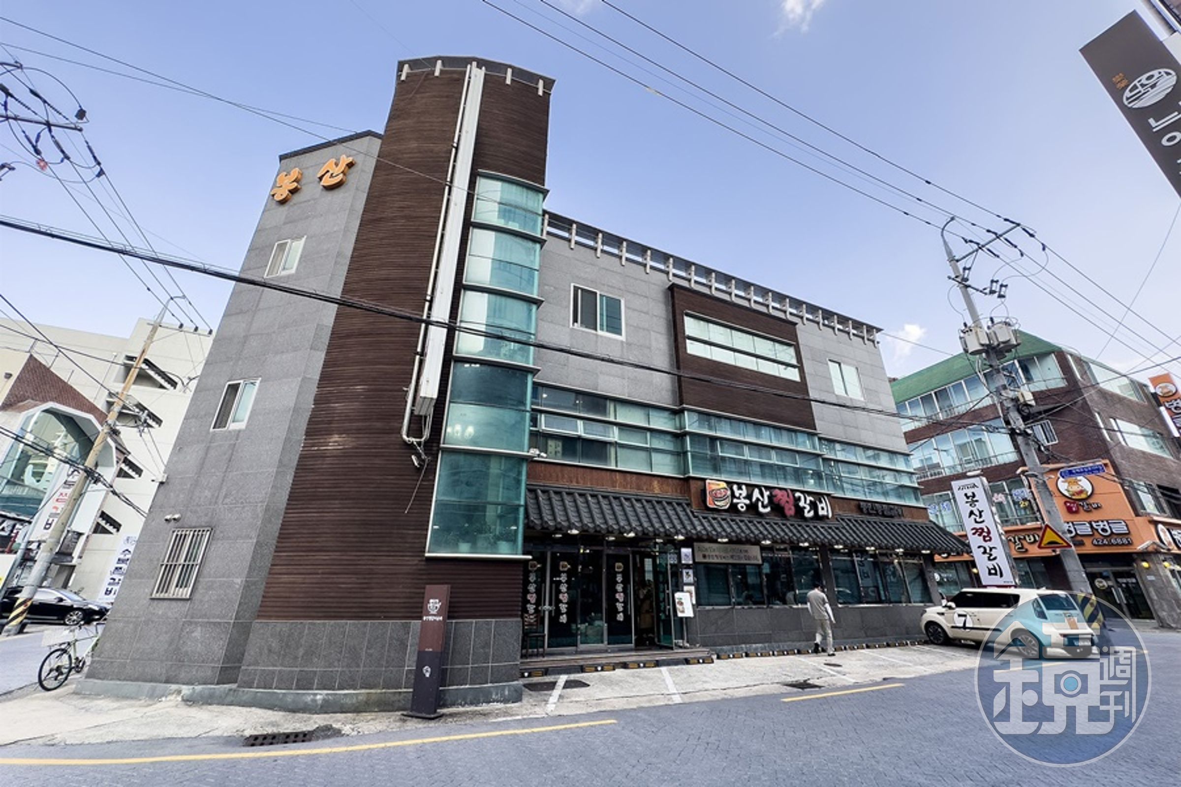 還沒走到店內，遠遠的就能從50公尺外聞到燉排骨的蒜泥味飄來。