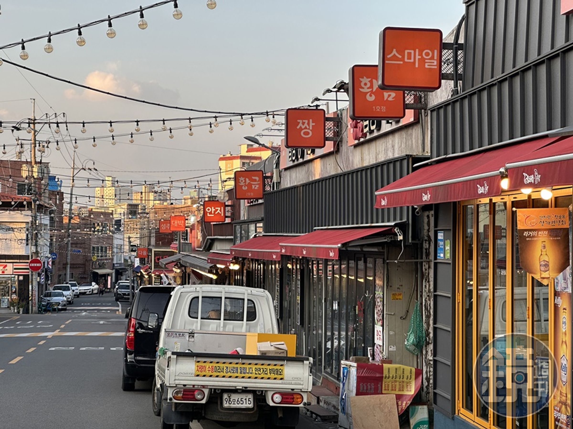 「安地郎烤腸街」是韓國五大飲食主題街，這裡聚集了約40間烤腸店。