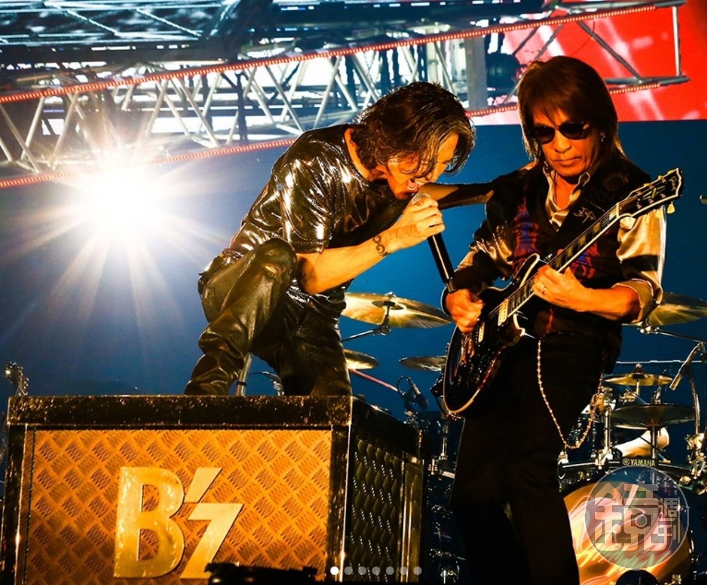 日本搖滾天團B'z今年出道滿35年,近期舉辦日本國內巡演。(翻攝自IG@bz_official_insta)