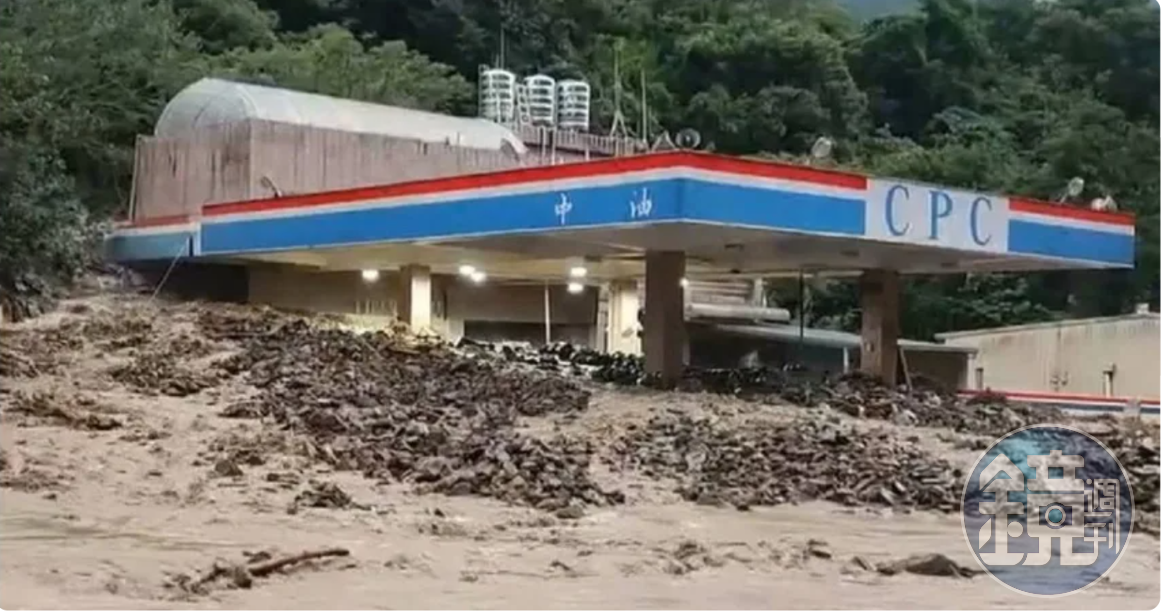 中油聖本篤站月前因卡努颱風來襲，已經4度遭土石流掩埋。（翻攝記者爆料網臉書）