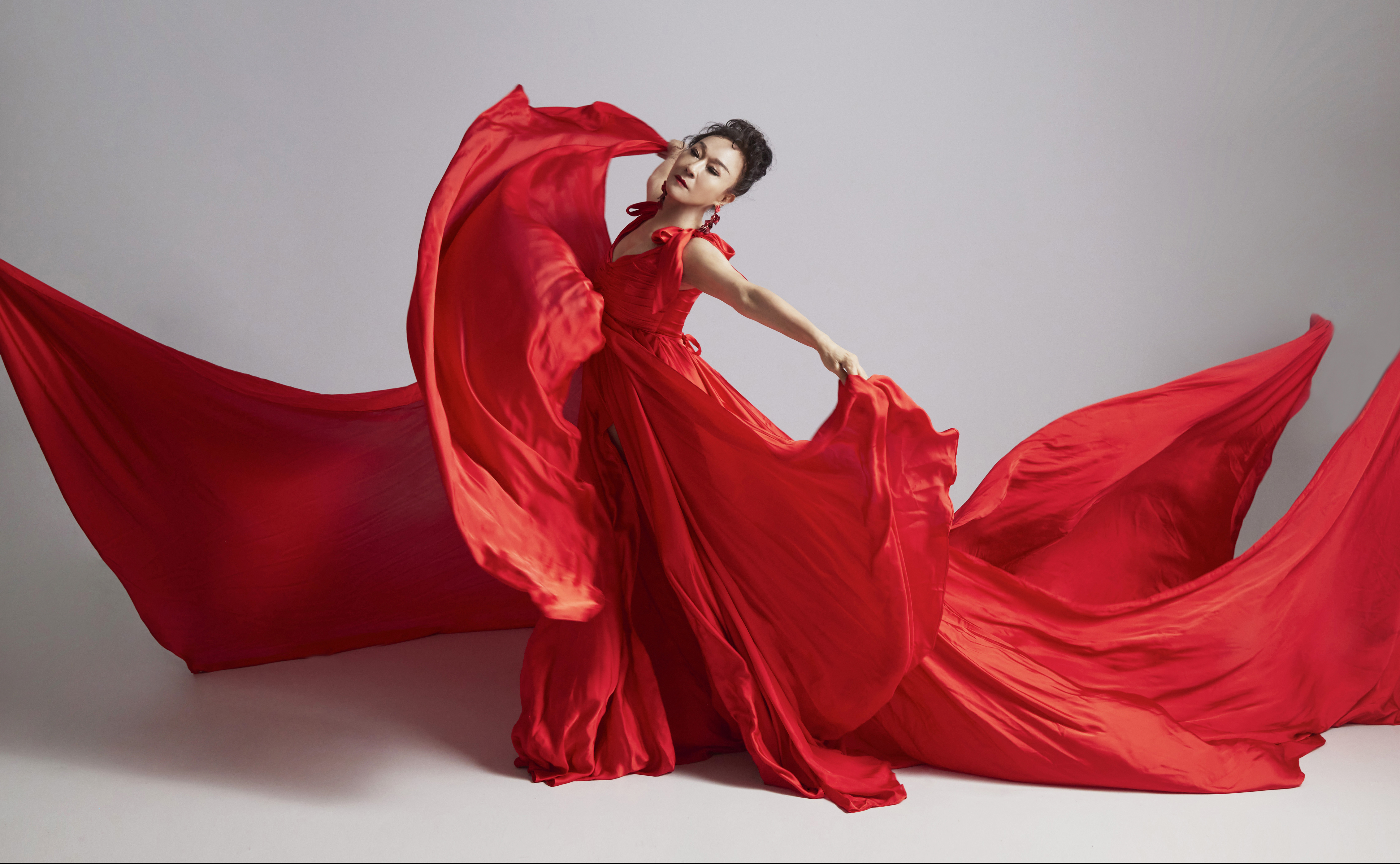 台灣舞蹈國寶曹金鈴為個人回顧展展現曼妙舞姿。（固力狗提供）