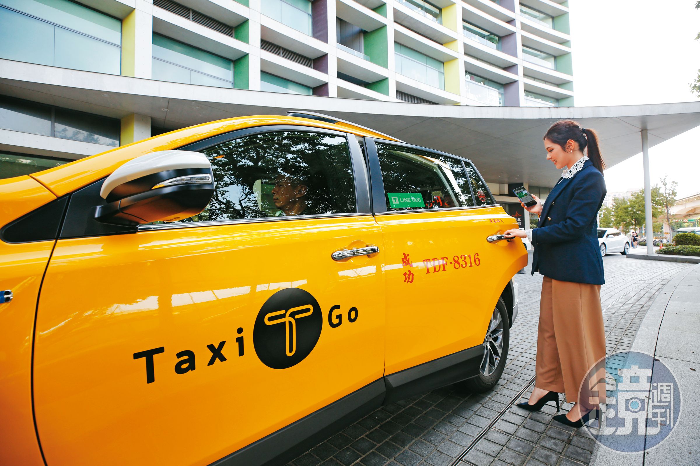 為了擴展移動服務江山，裕隆集團6月入主觔斗雲聯網科技，取得LINE TAXI經營權，一舉擁有360萬客戶。