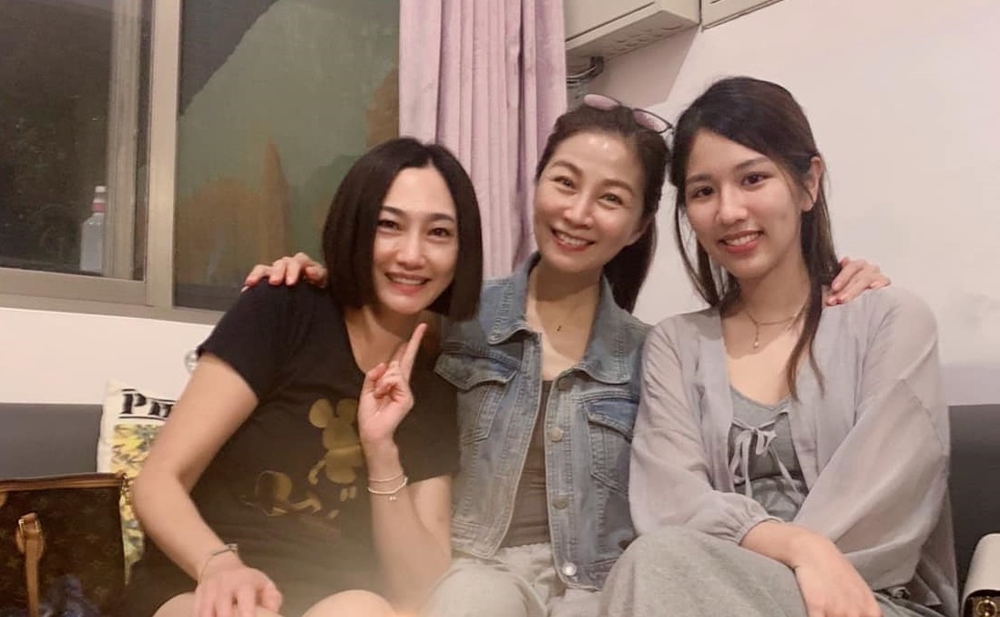 方文琳和于冠華現任妻子蘇貞瑩（左）同框，右為女兒于齊優。（翻攝自方文琳臉書）