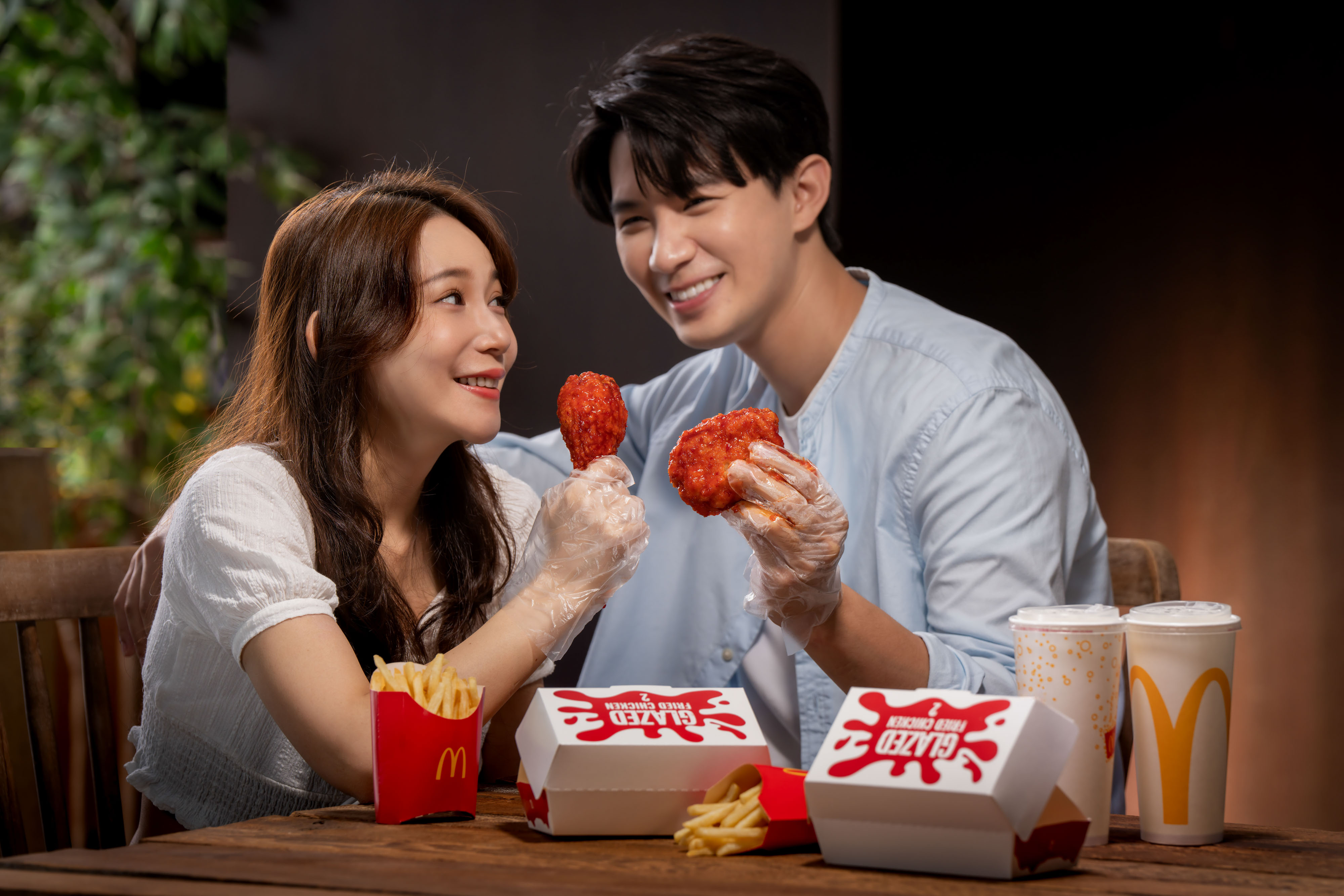 麥當勞花椒新秀「大紅袍香麻炸鷄腿」9/20讓你爽勁上癮！ 歡樂送訂餐滿$350再送限量杯墊 四款造型等你蒐集