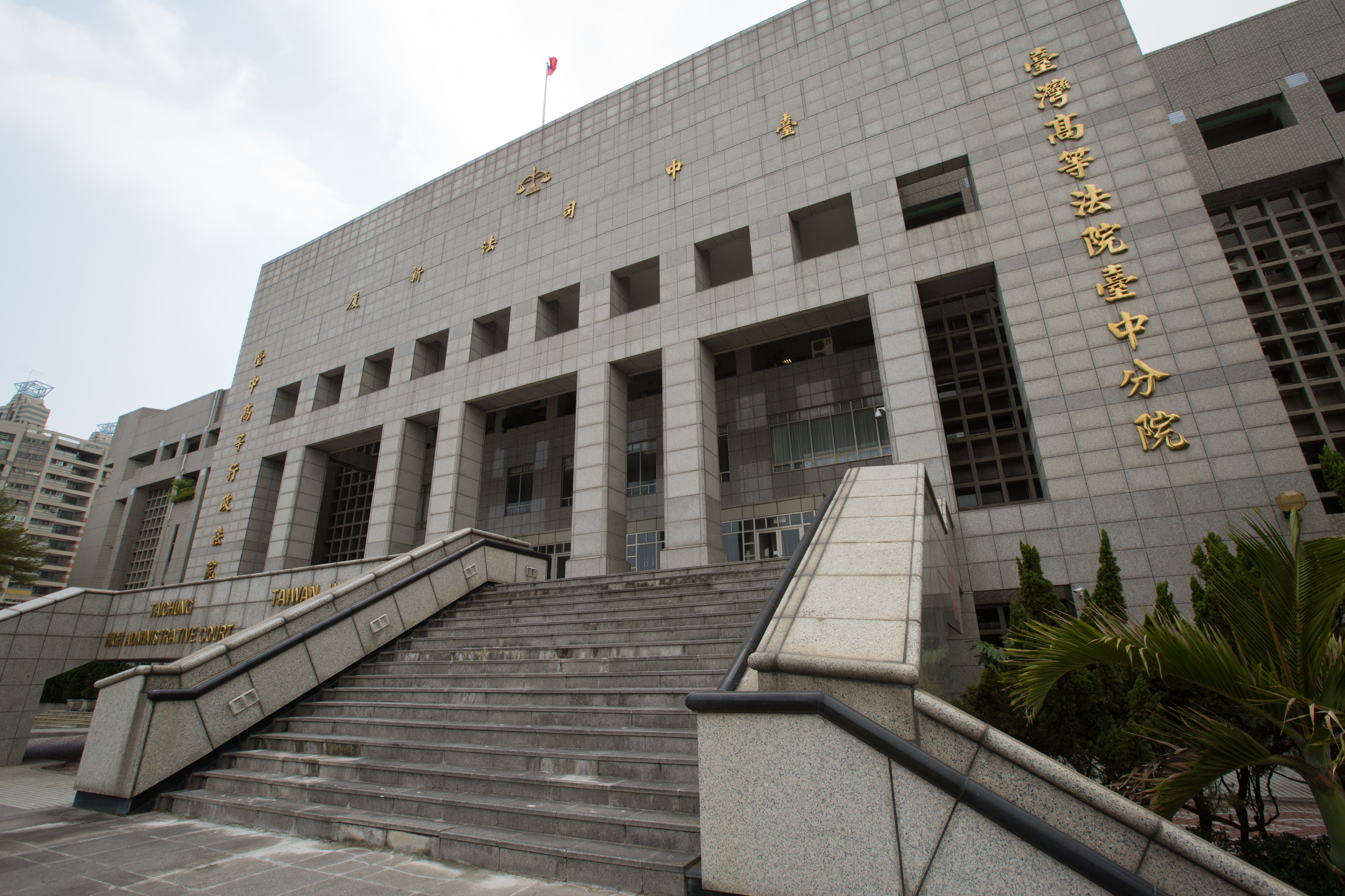 台中市一名男子以女學生的裸照威脅對方發生性行為遭法院判刑，案件上訴台中高分院被駁回。（本刊資料照）