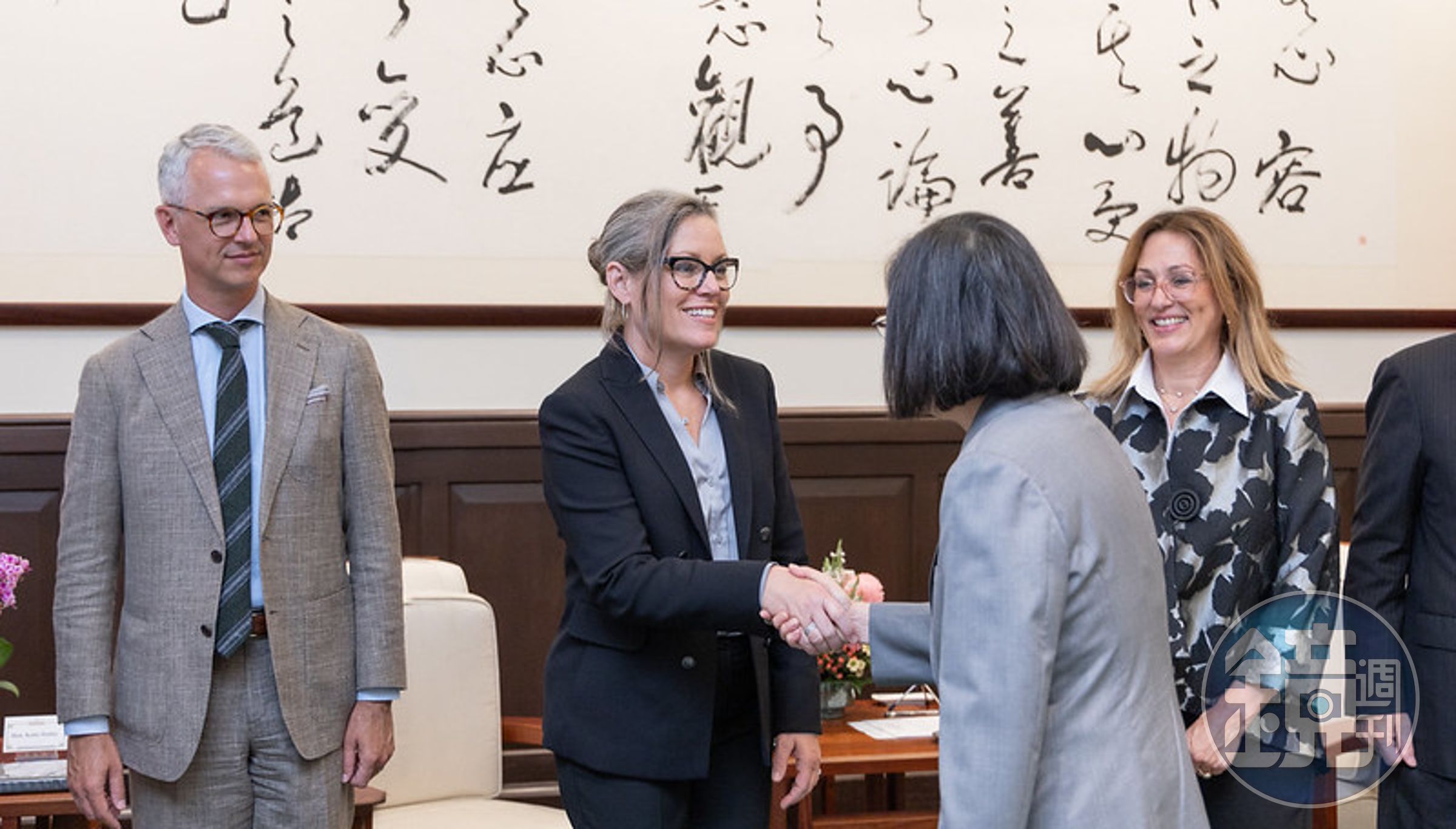 總統蔡英文接見美國亞利桑納州州長郝愷悌(Katie Hobbs)訪問團。(總統府提供)